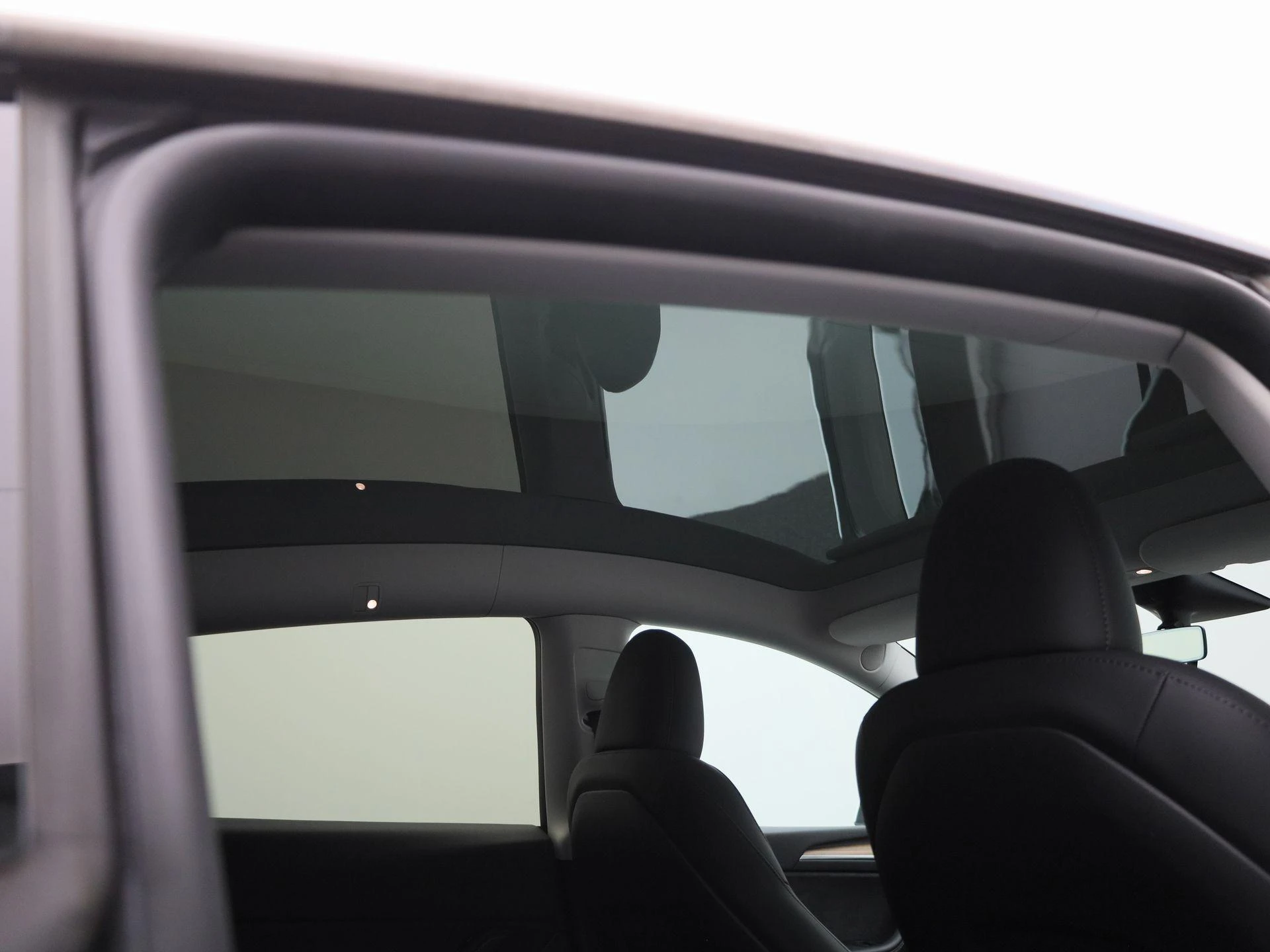 Tesla-Model Y-image-35