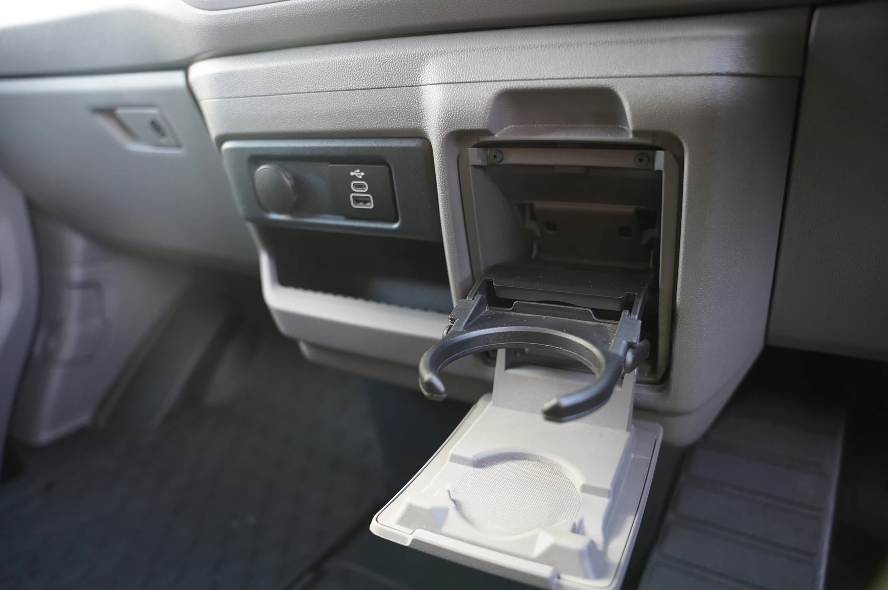 Volkswagen-Transporter-image-20