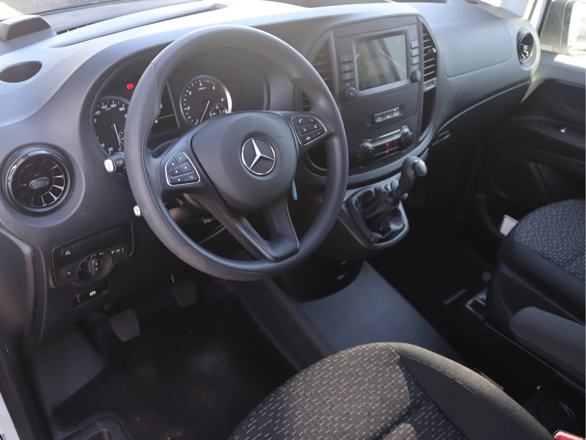 Mercedes-Benz-Vito-image-3