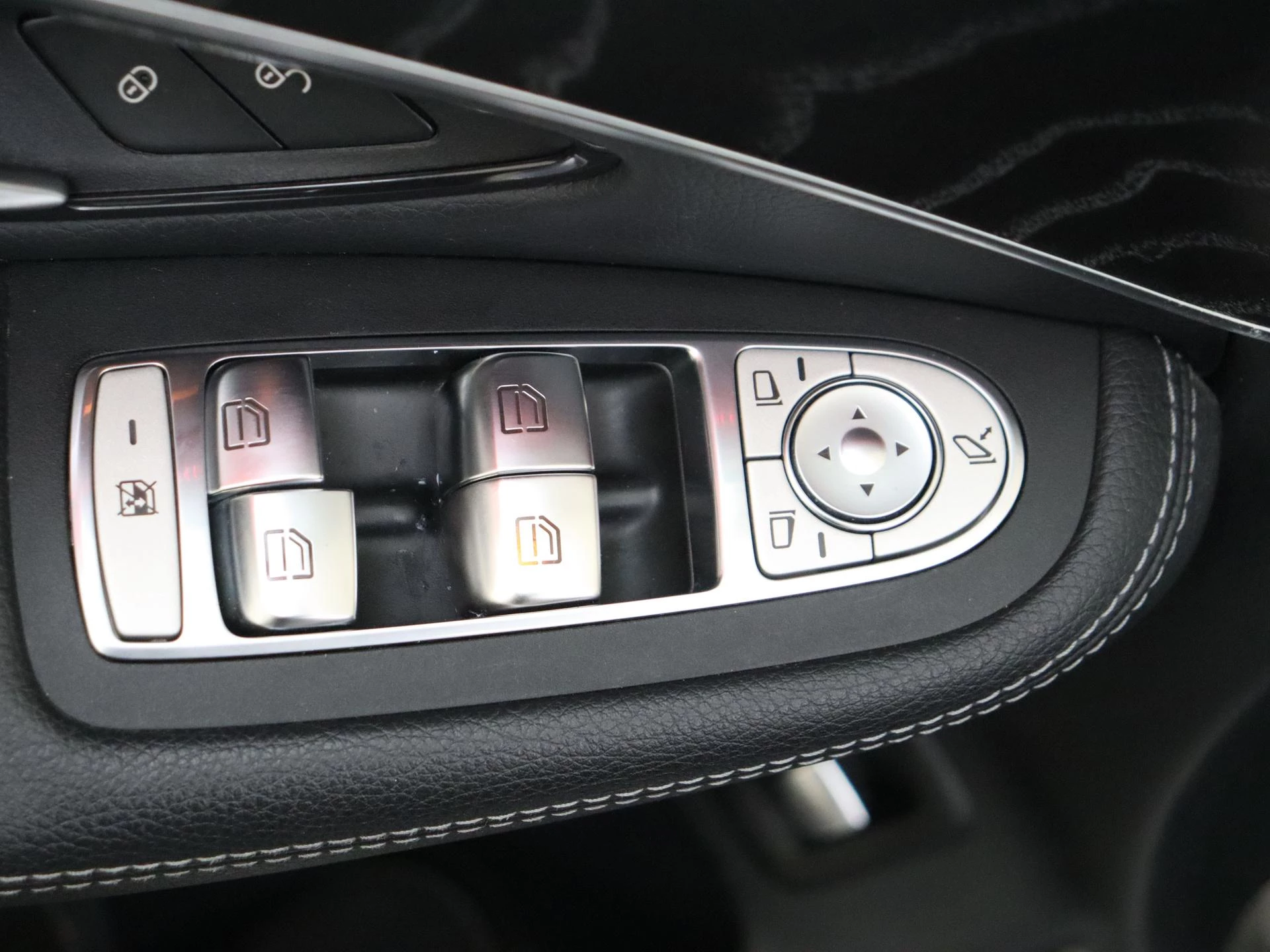 Mercedes-Benz-GLC-image-29