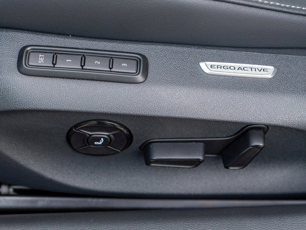 Volkswagen Passat Variant 1.5 TSI DSG eHybrid Elegance AHK