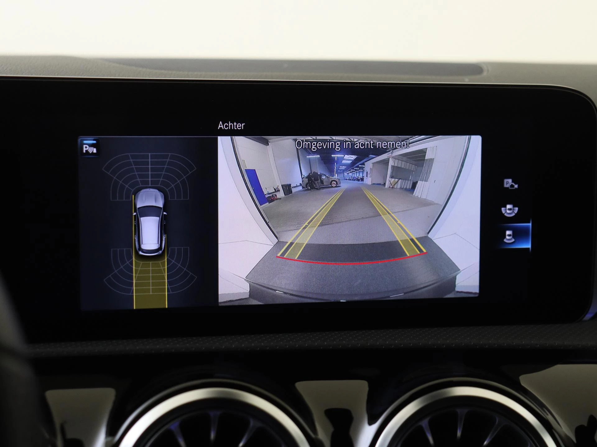 Mercedes-Benz-CLA-image-21