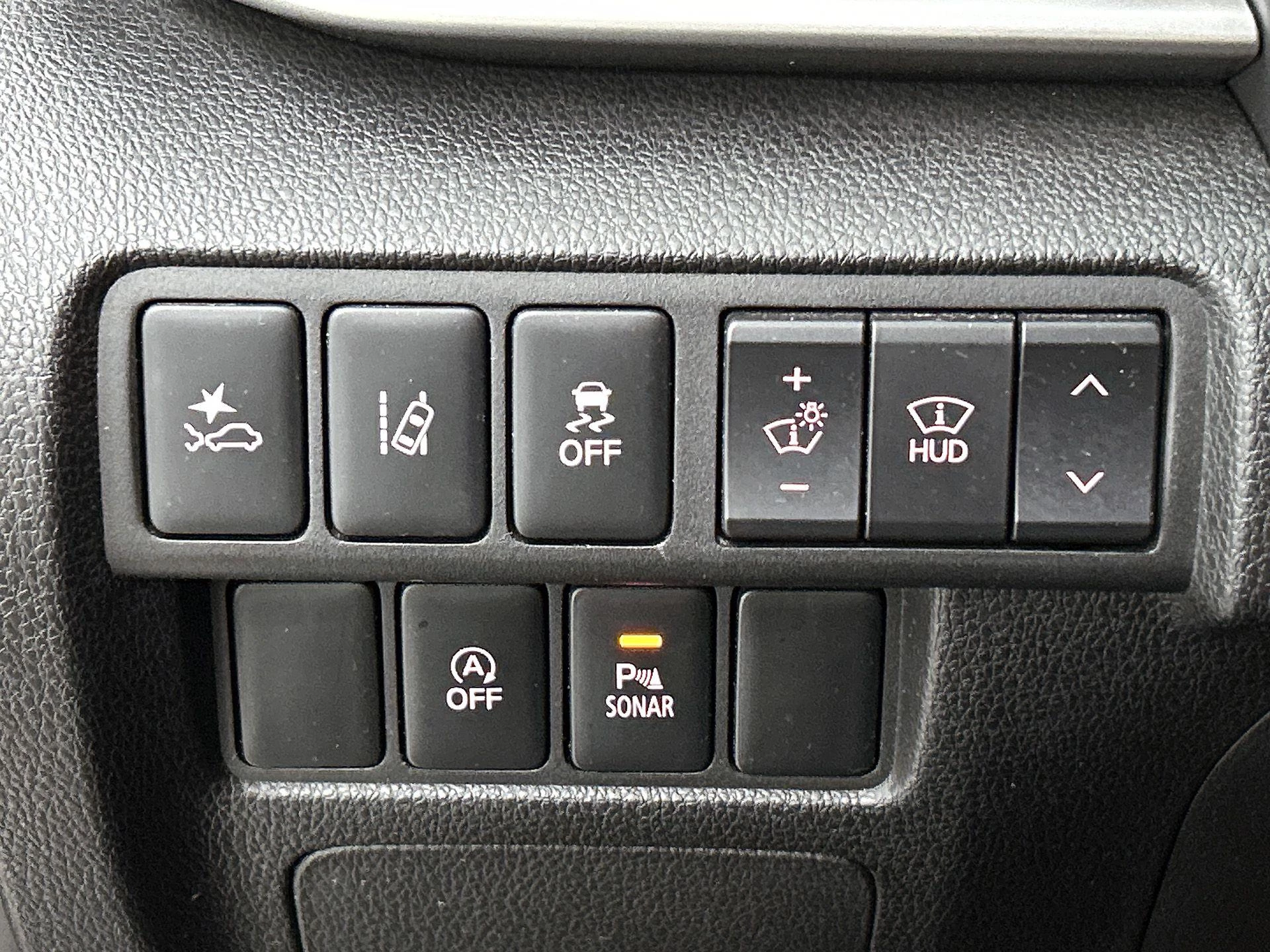 Mitsubishi-Eclipse Cross-image-15