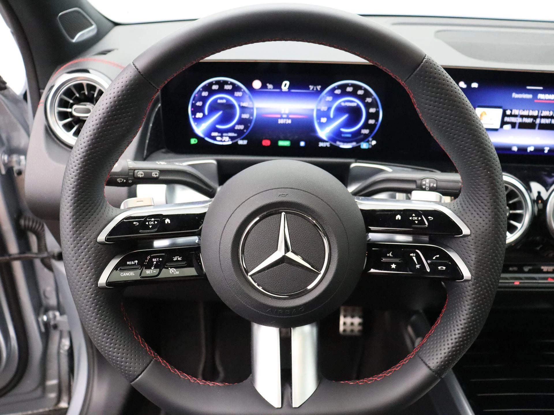 Mercedes-Benz EQB 250+ Star Edition + PANO DAK + BURMESTER + HEAD UP + TREKHAAK +