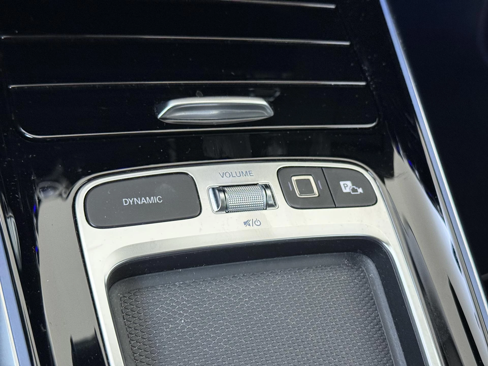 Mercedes-Benz-GLA-image-20