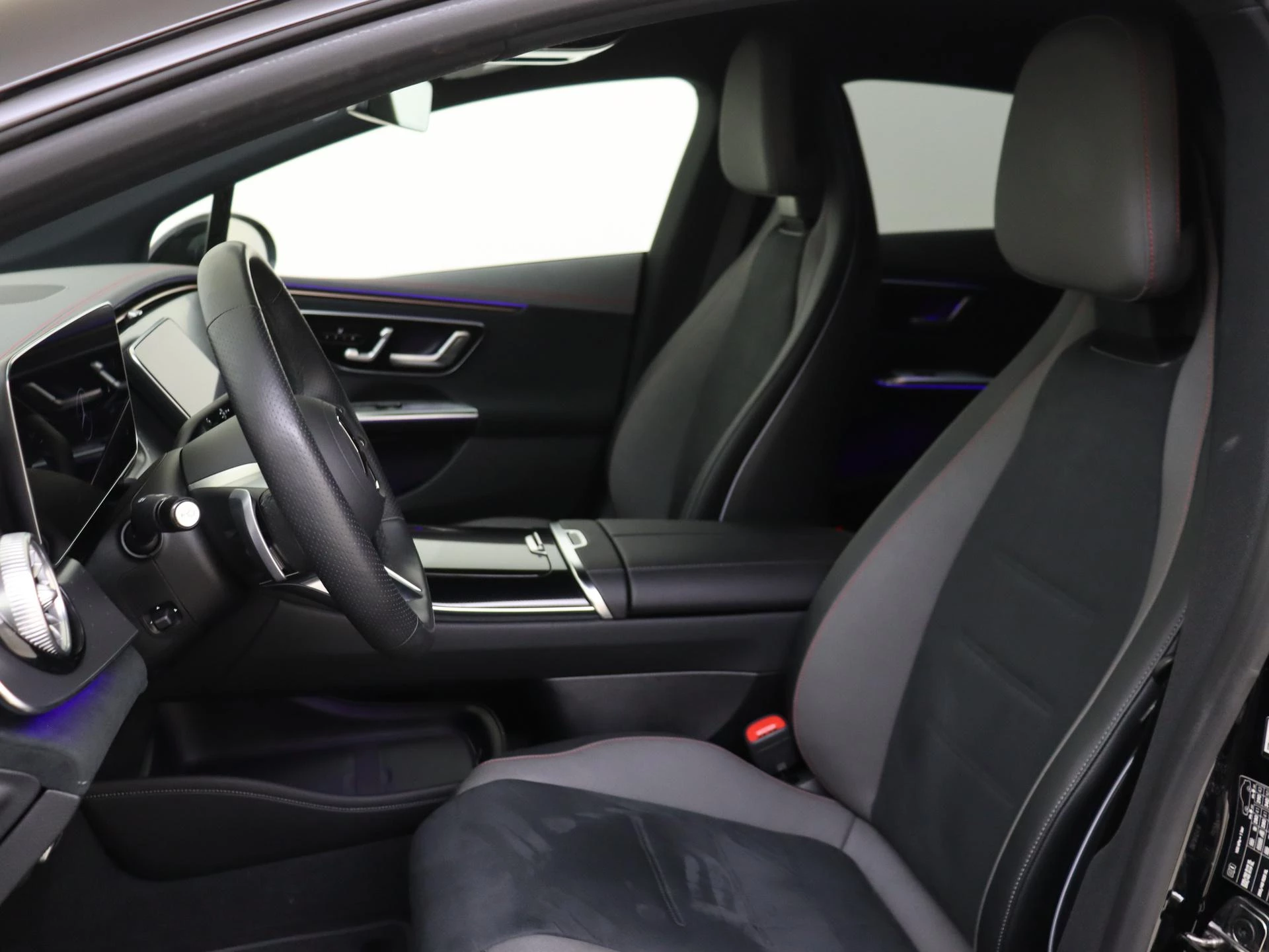 Mercedes-Benz-EQE-image-9