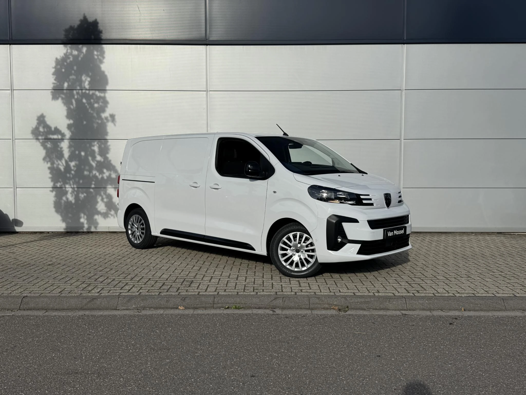 Peugeot-e-Expert-image-7