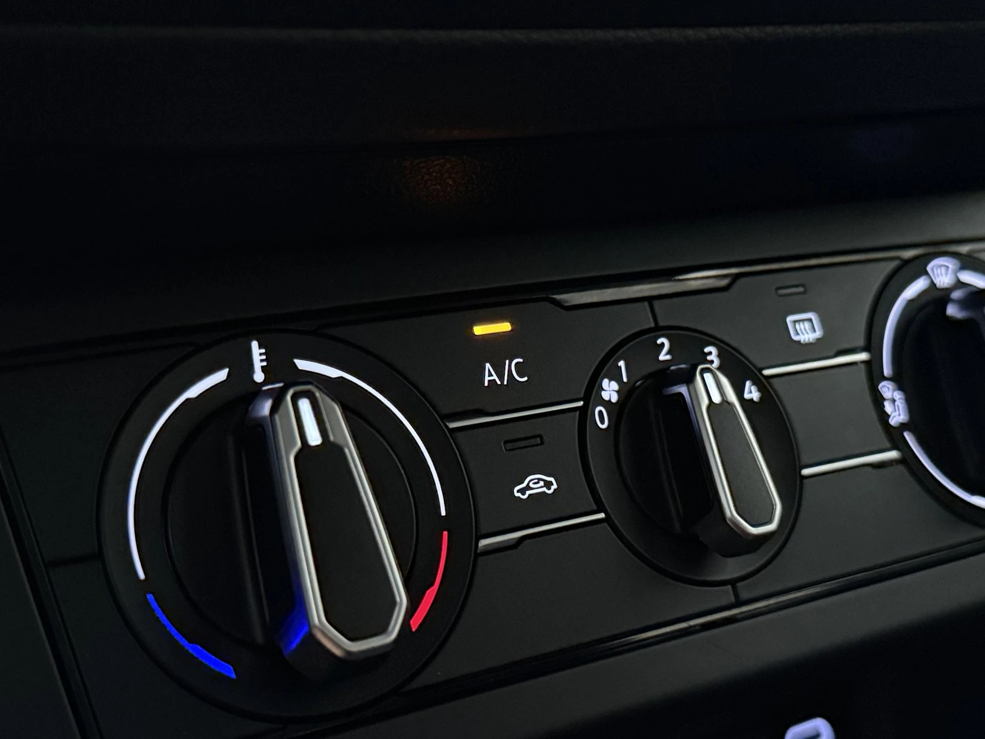 Volkswagen-Polo-image-19