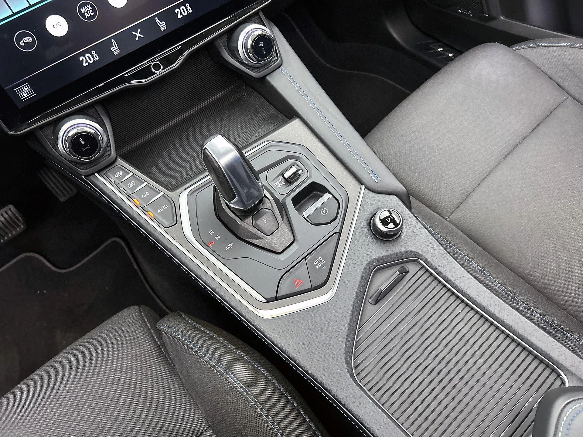 Lynk & Co-01-image-31