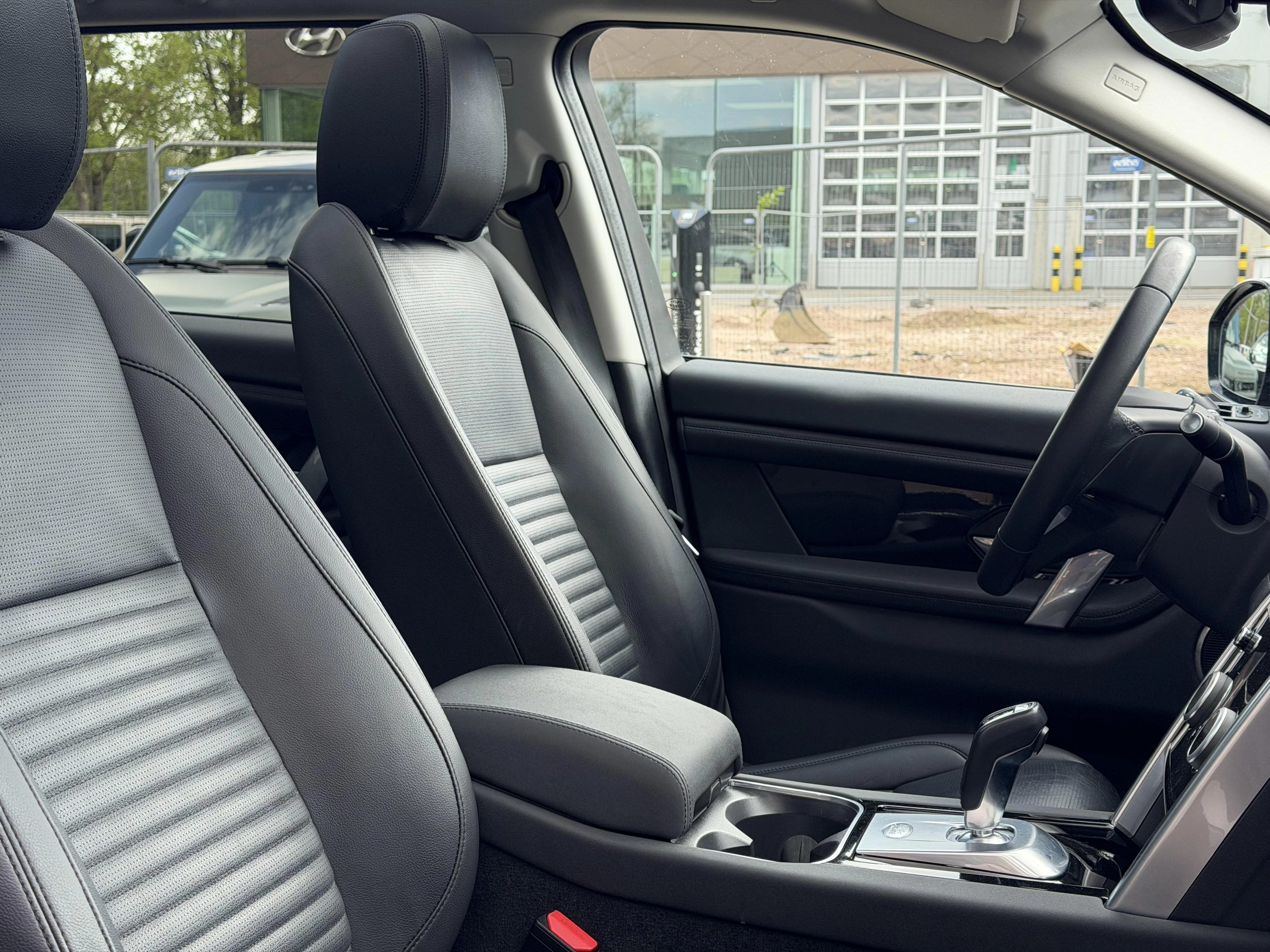 Land Rover-Discovery Sport-image-15