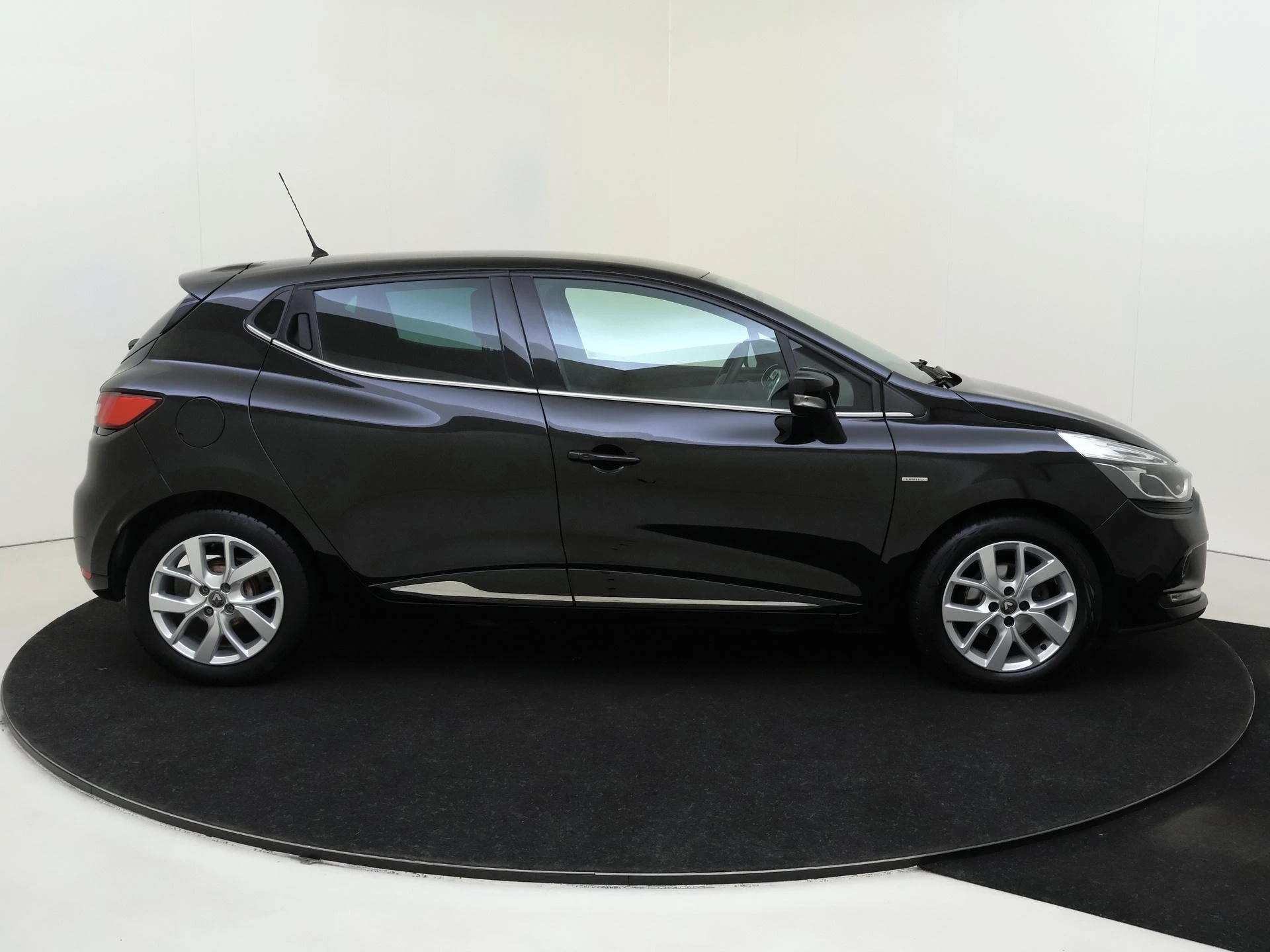 Renault-Clio-image-8