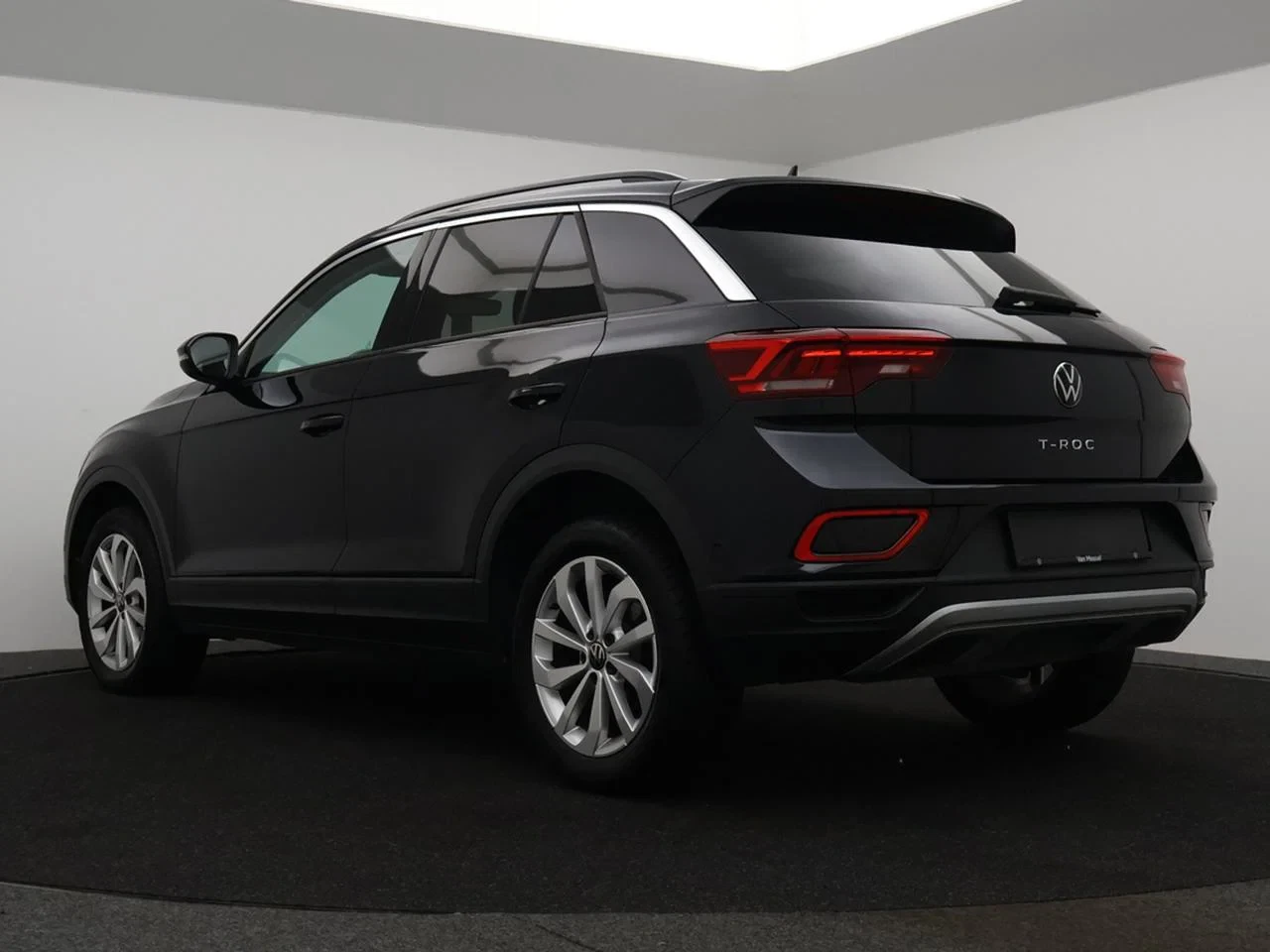 Volkswagen-T-Roc-image-1