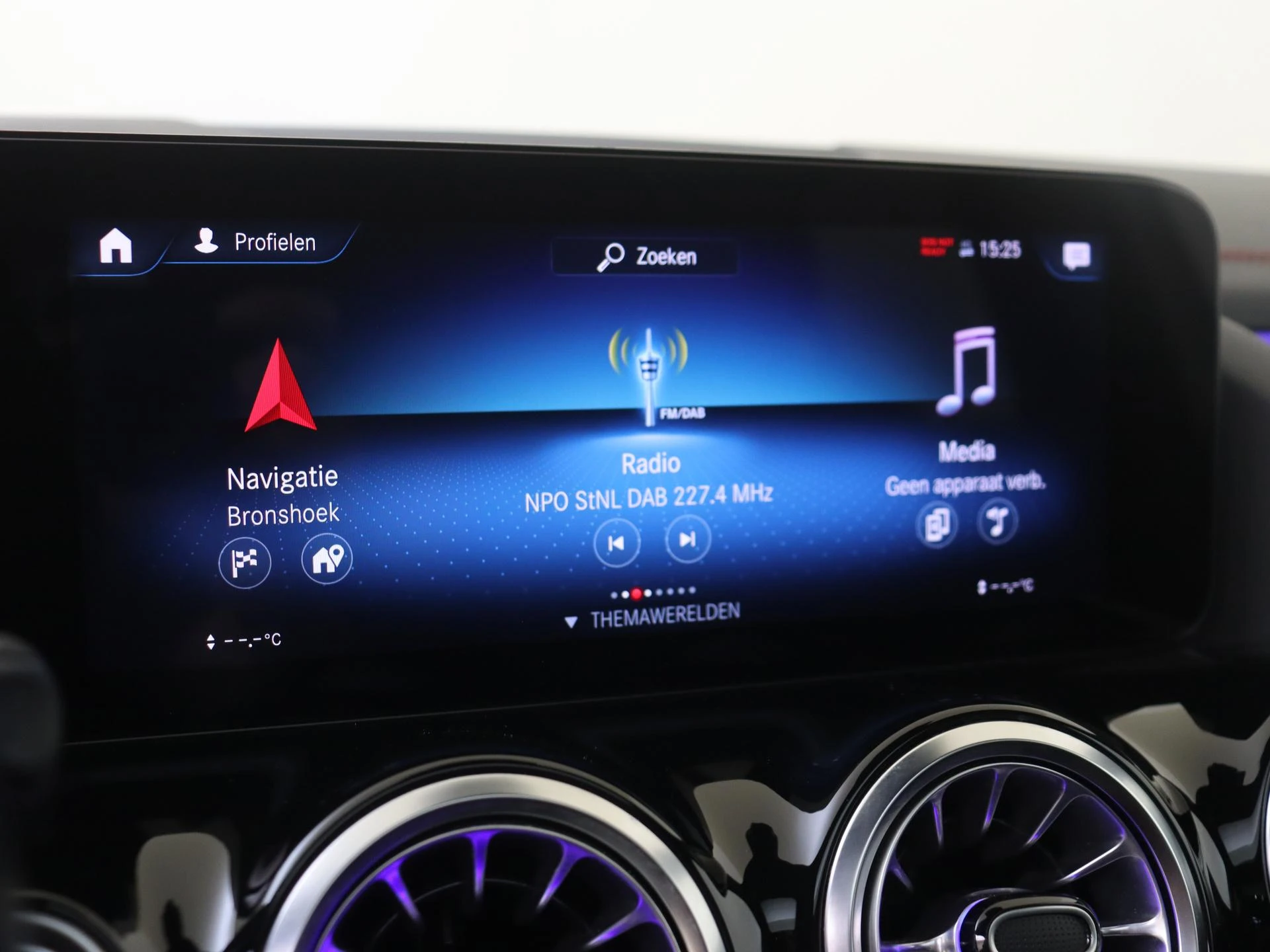 Mercedes-Benz-EQA-image-16