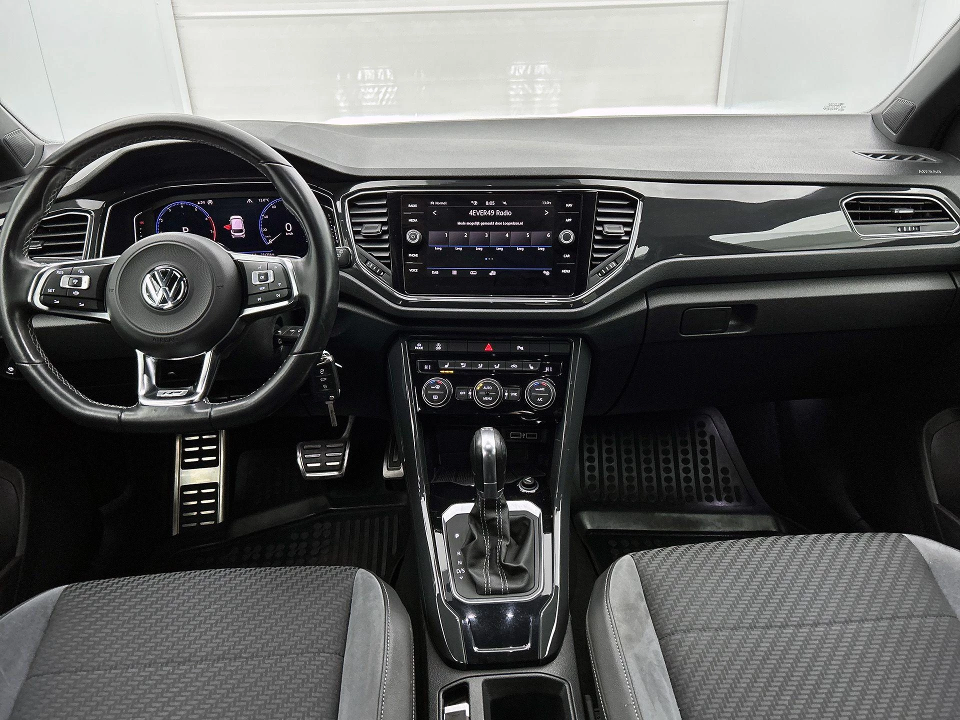 Volkswagen-T-Roc-image-20
