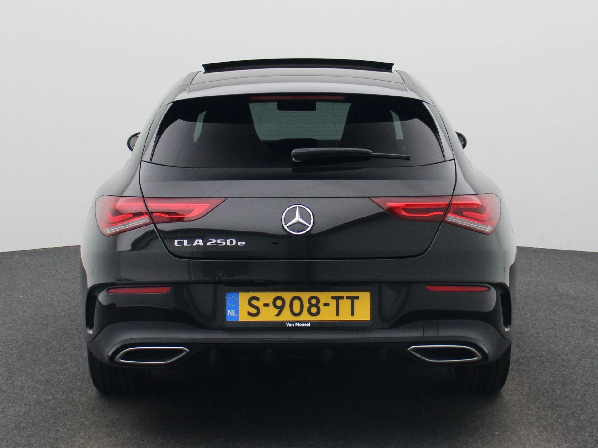 Mercedes-Benz-CLA-image-4