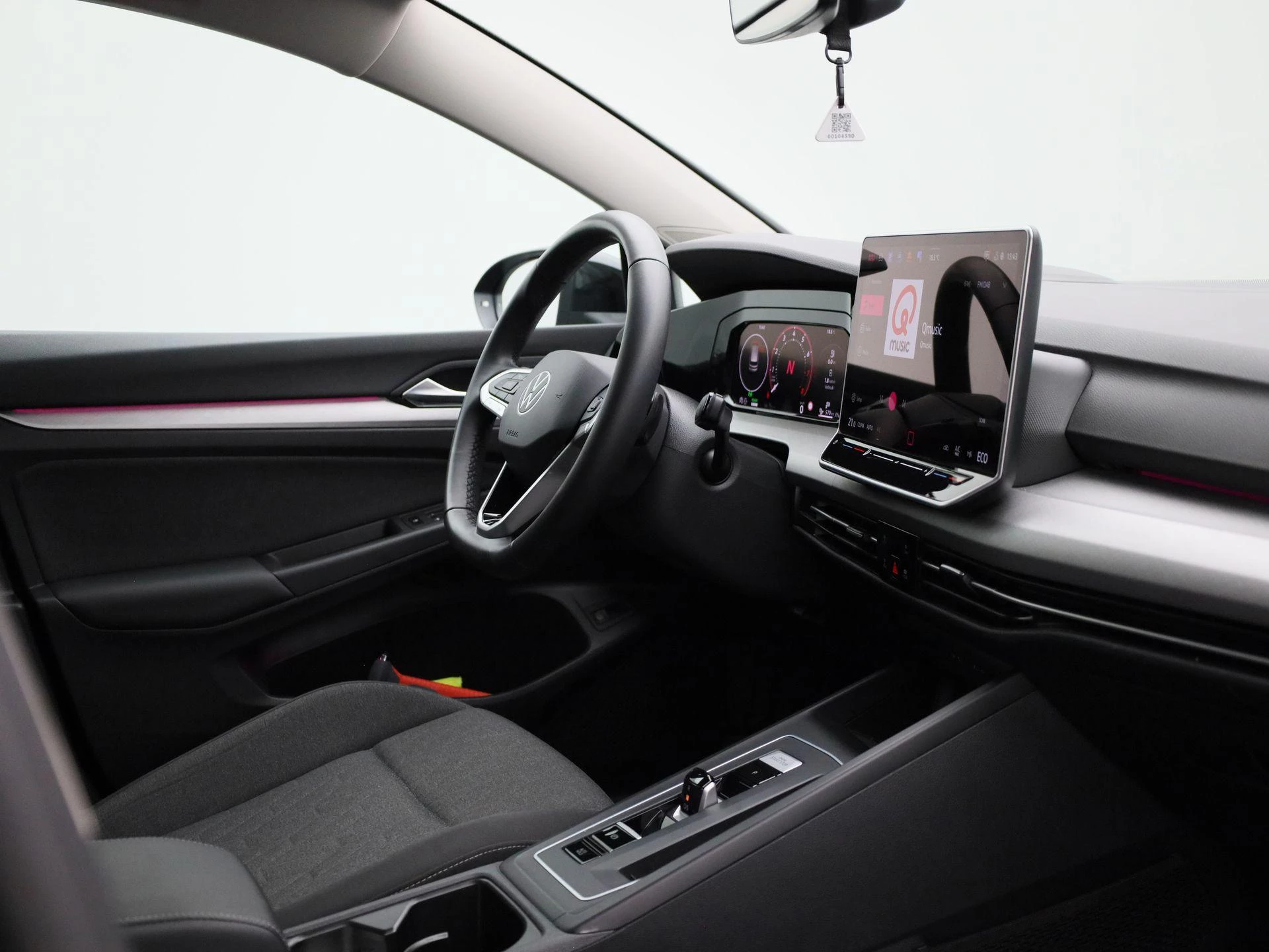 Volkswagen-Golf-image-32