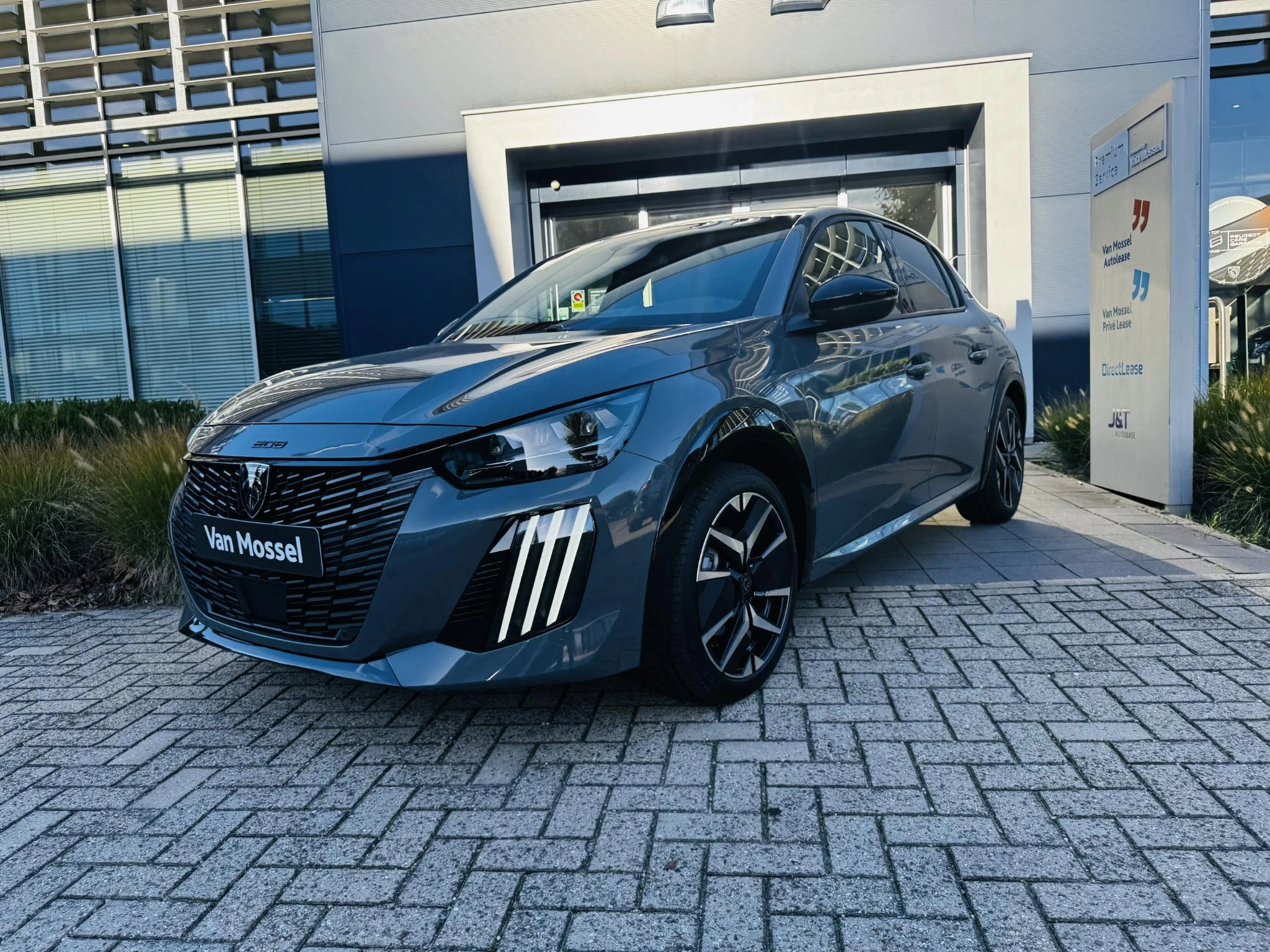 Peugeot-208-image-2