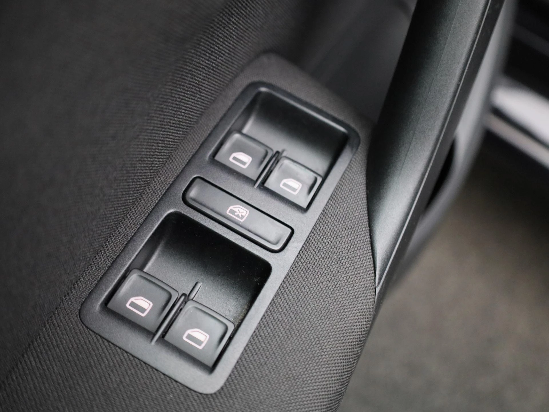 Volkswagen-Polo-image-27