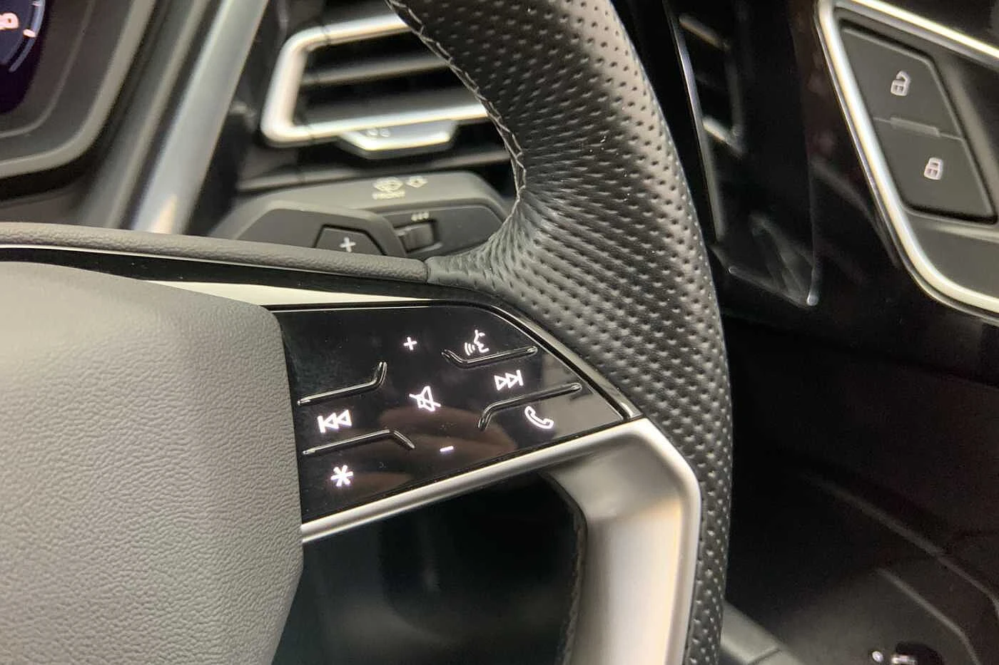 Audi-Q4 Sportback e-tron-image-25