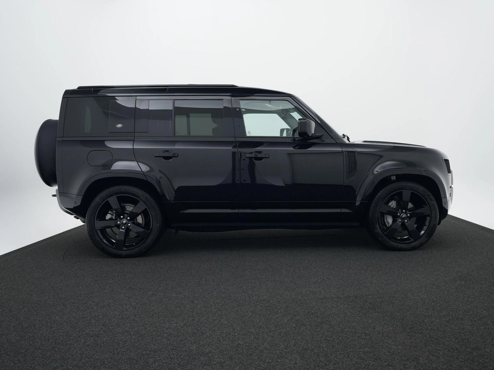 Land Rover-Defender-image-6