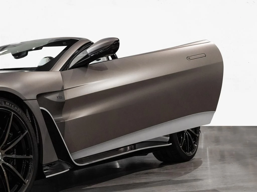 Aston Martin-V12 Vantage-image-13