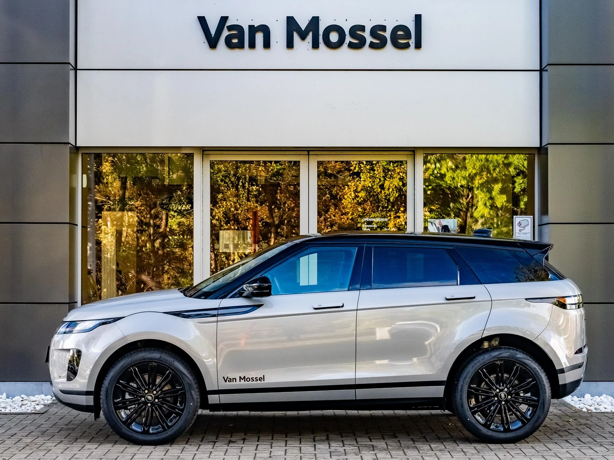 Land Rover-Range Rover Evoque-image-3