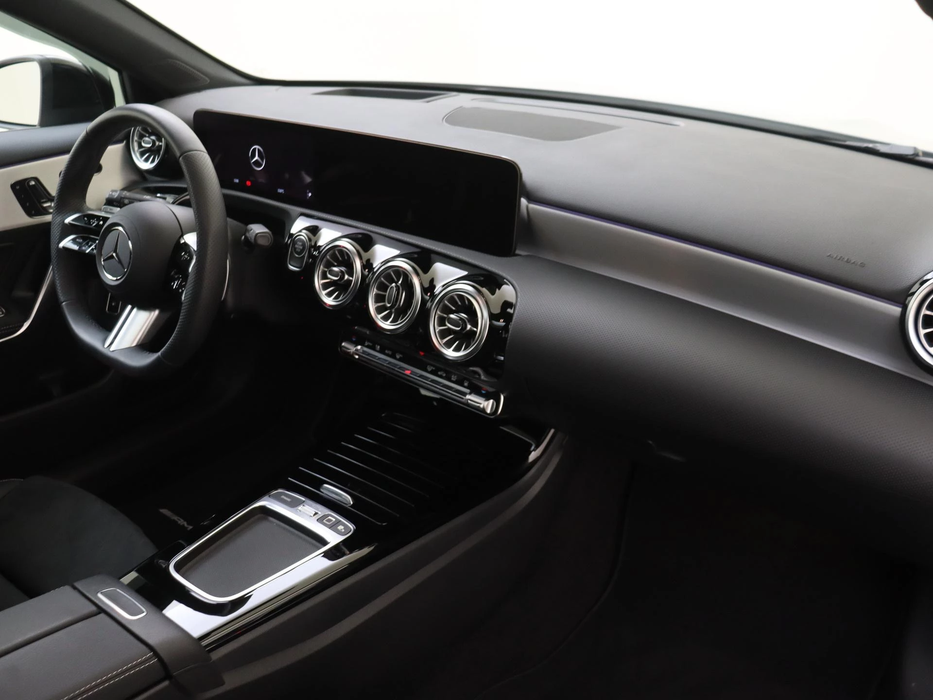 Mercedes-Benz-A-Klasse-image-4