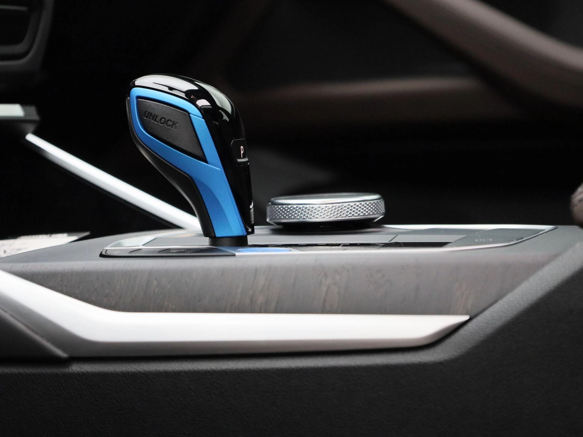 BMW-i4-image-32