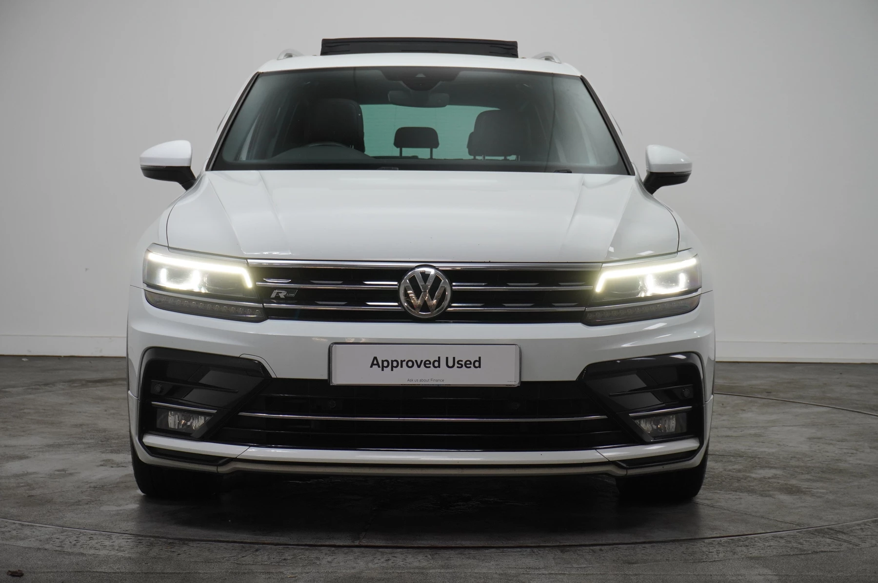 Volkswagen-Tiguan-image-6