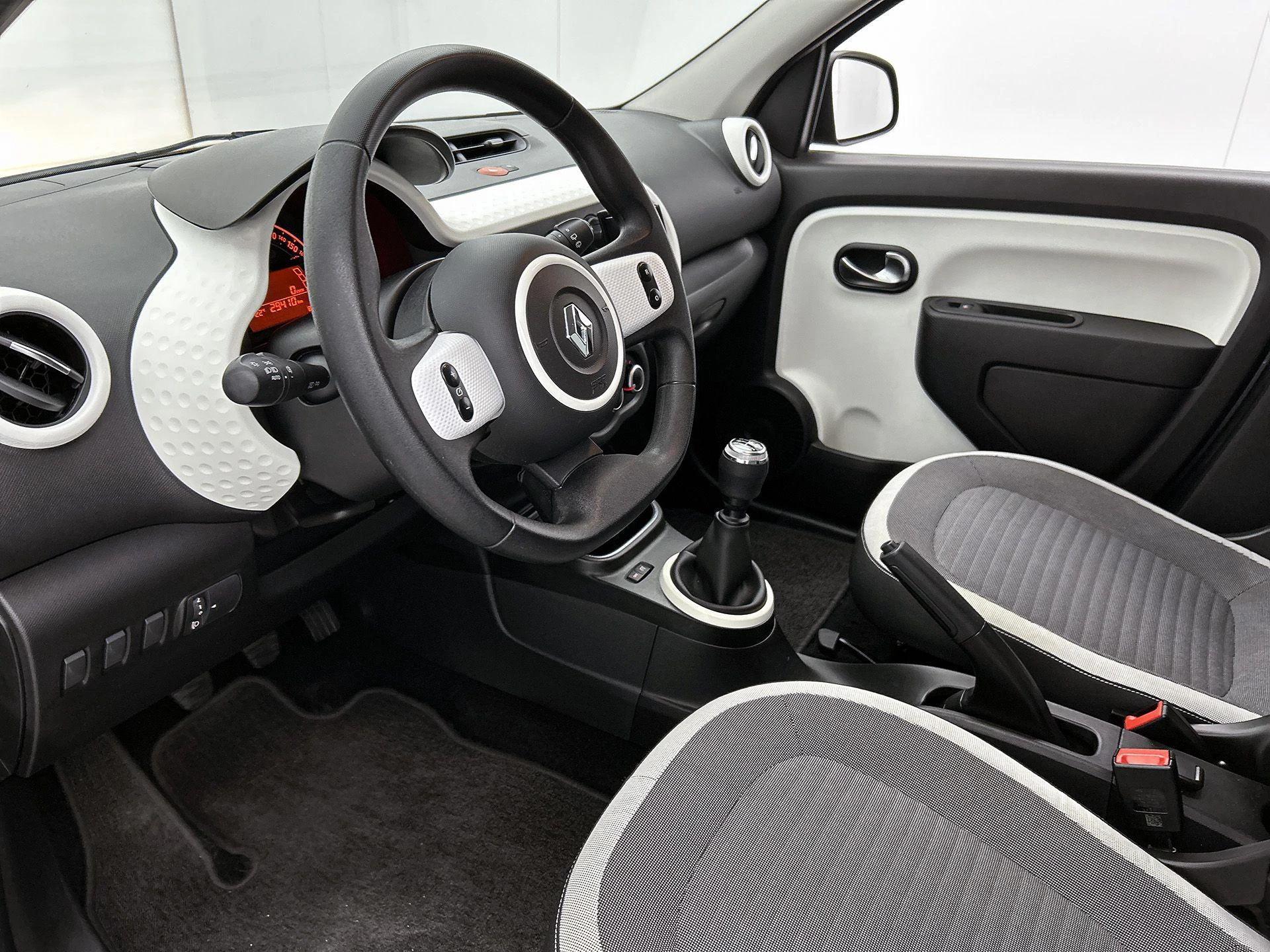 Renault-Twingo-image-14