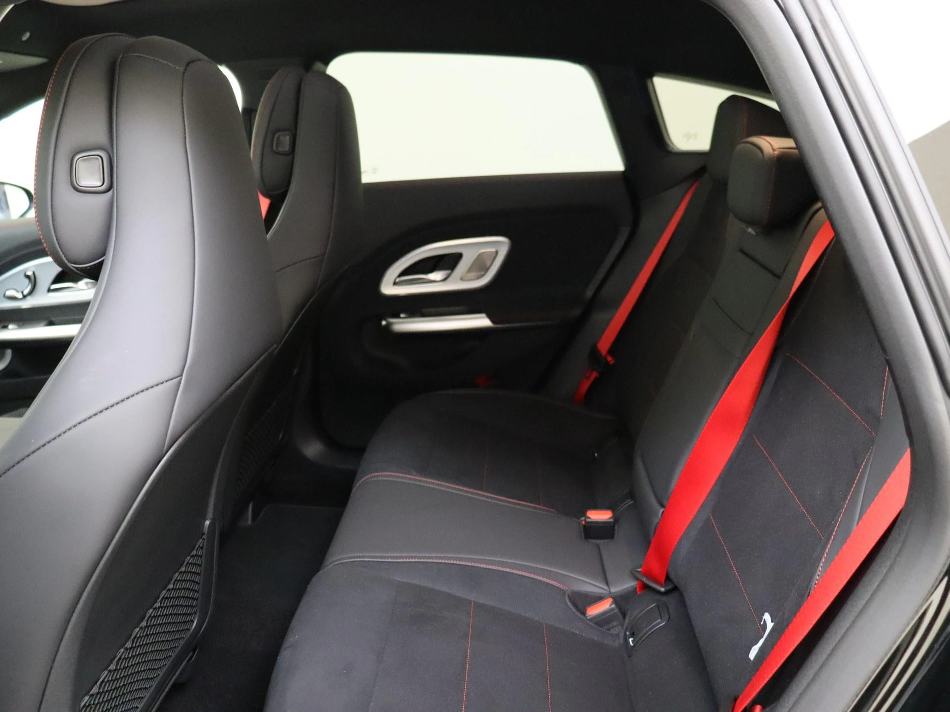 Mercedes-Benz-CLA-image-16