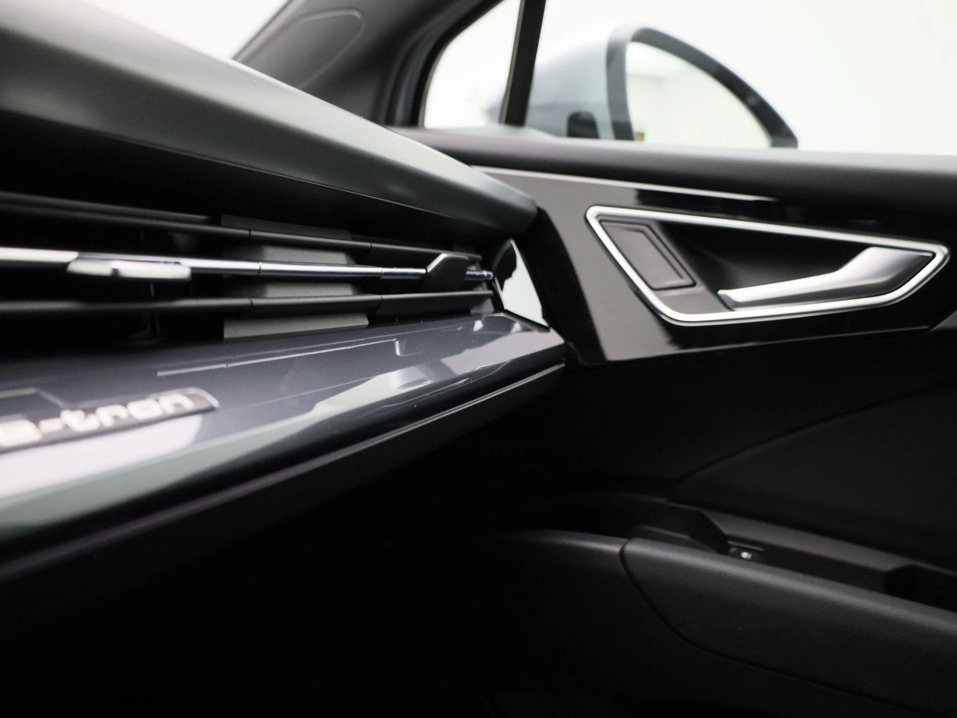 Audi-Q4 e-tron-image-22
