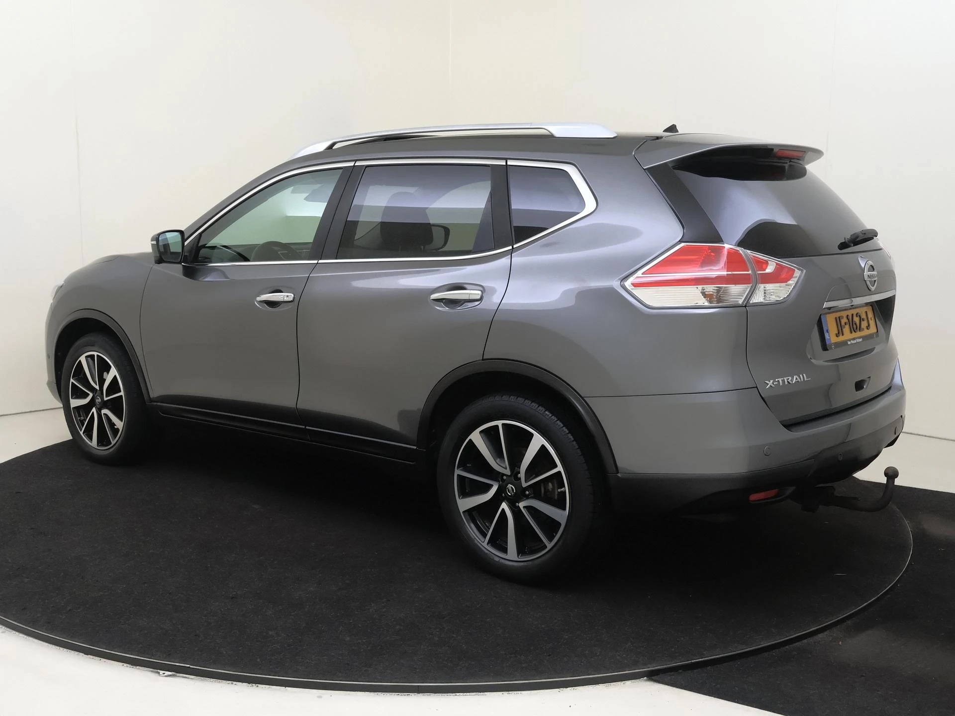 Nissan-X-Trail-image-2