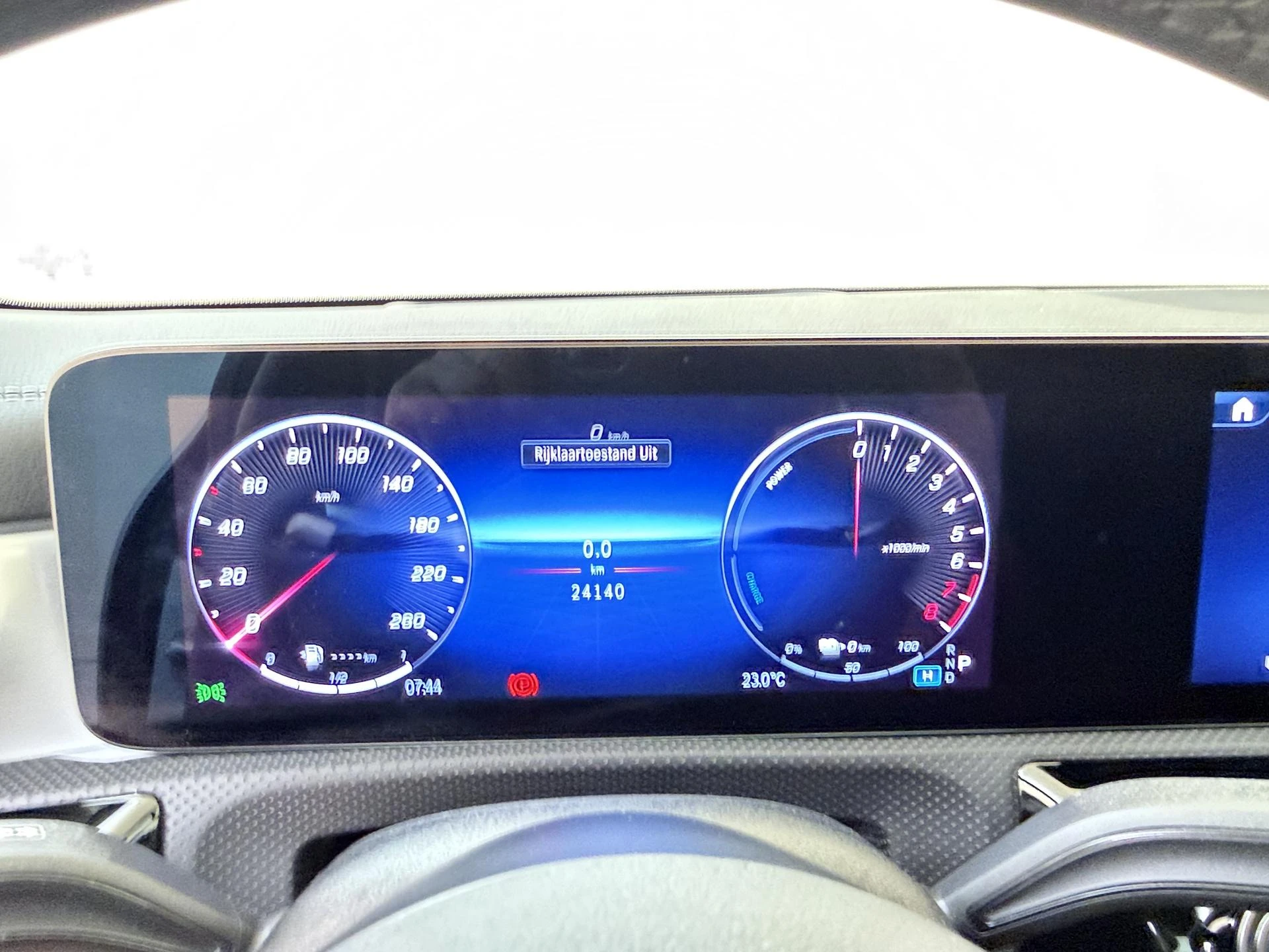 Mercedes-Benz-CLA-image-10