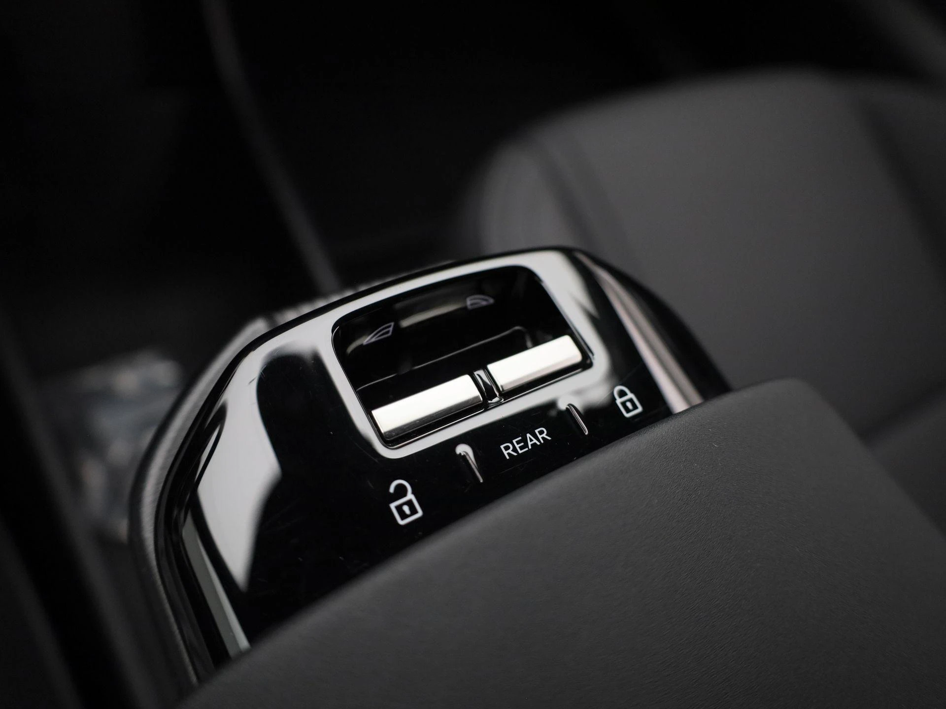 Volvo-EX30-image-30