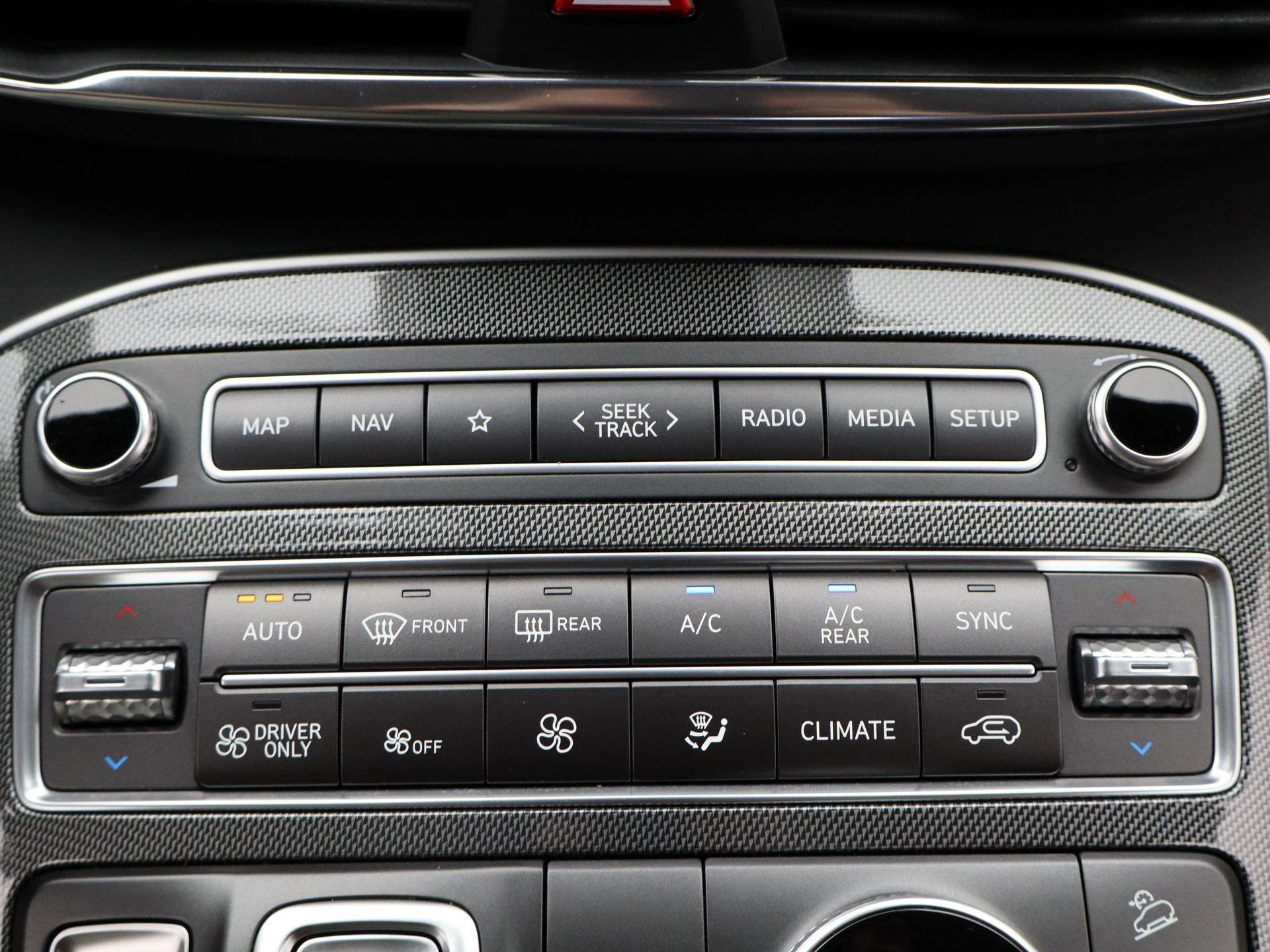 Hyundai-Santa Fe-image-17