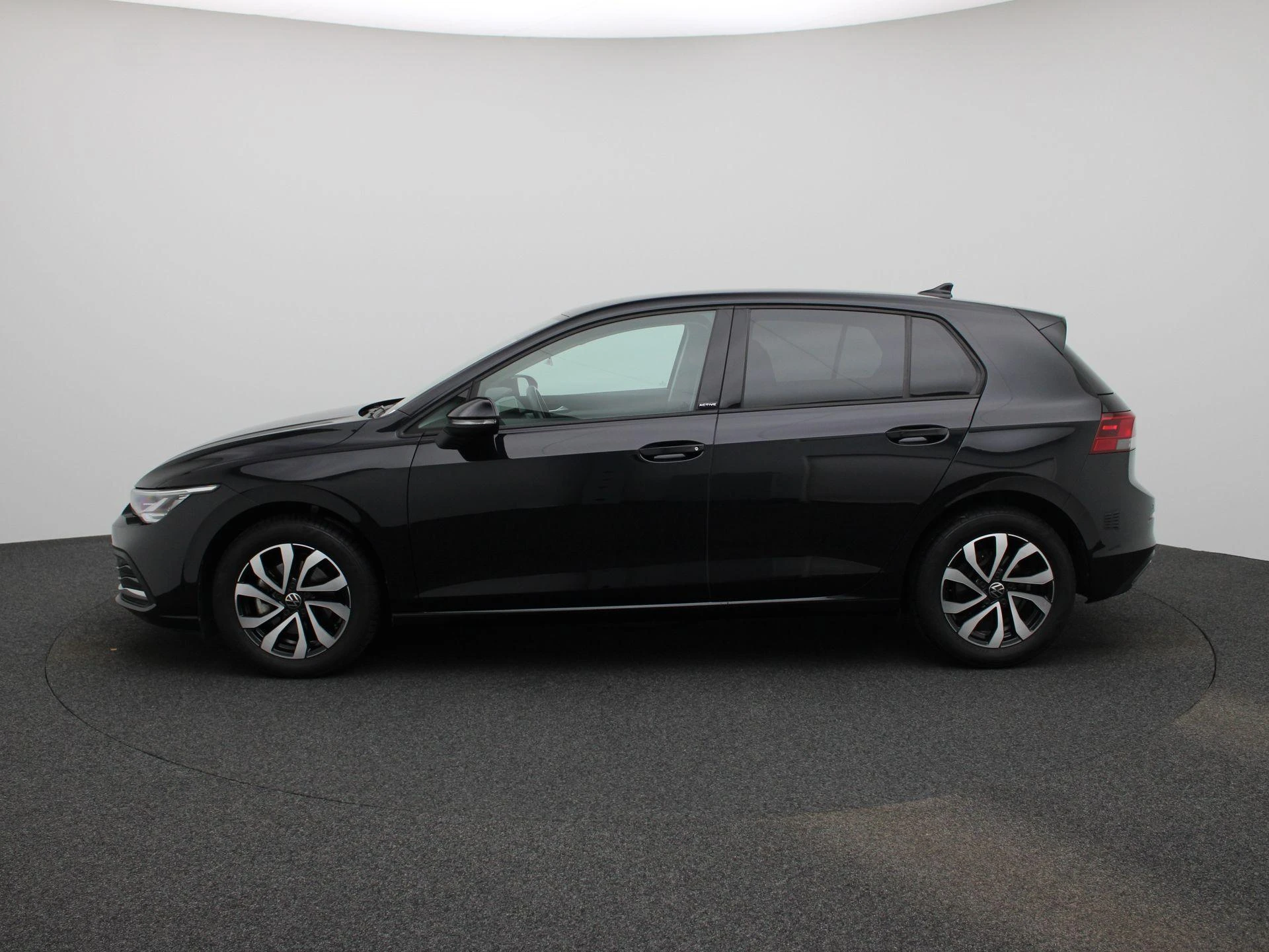 Volkswagen-Golf-image-4