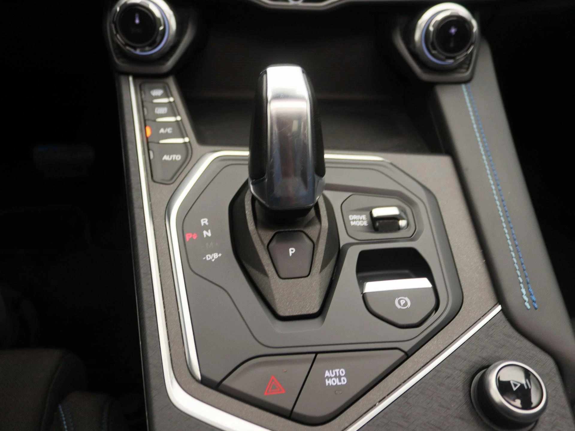 Lynk & Co-01-image-10