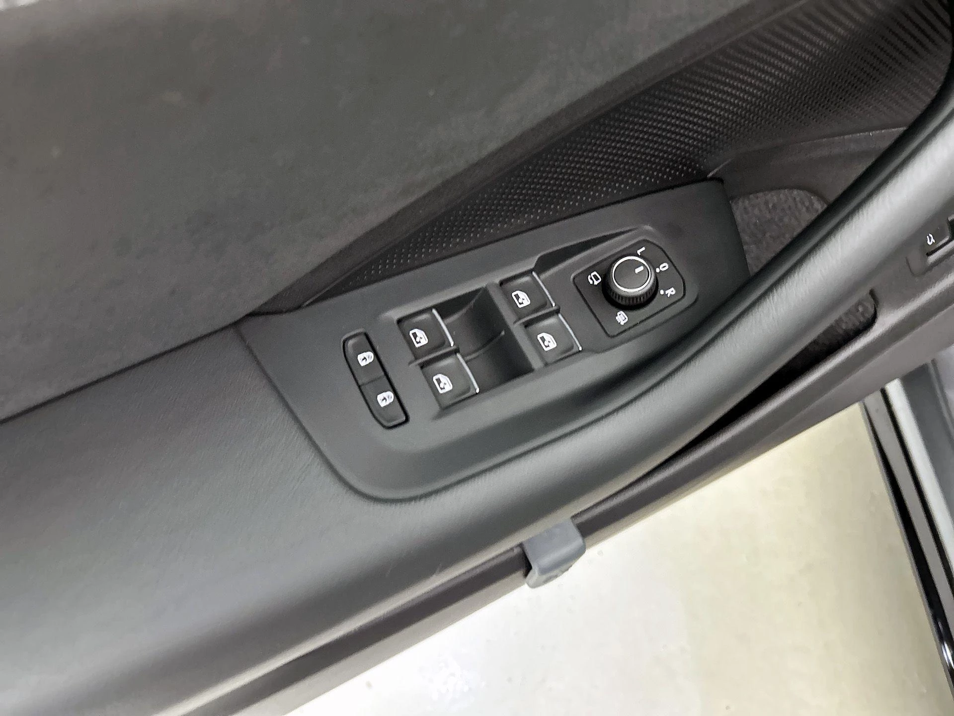 Volkswagen-Passat-image-44