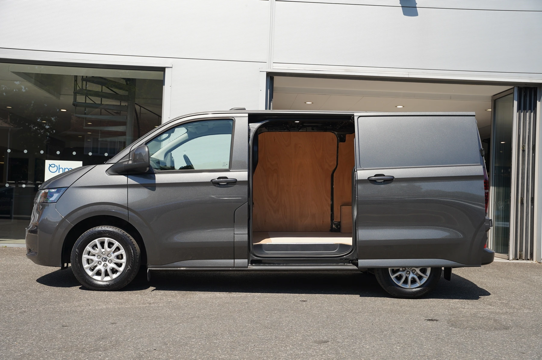 Volkswagen-Transporter-image-27