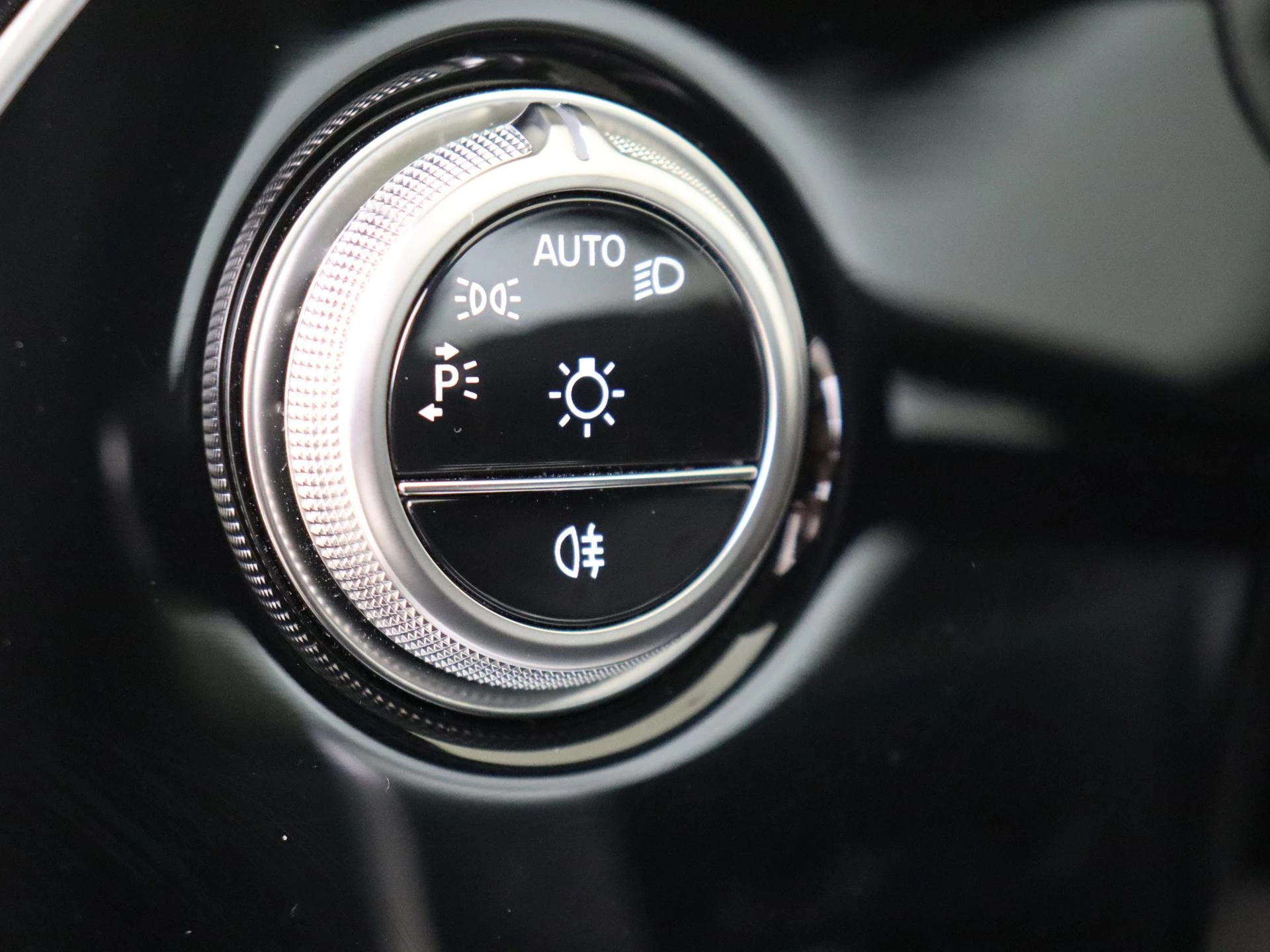 Mercedes-Benz-E-Klasse-image-28