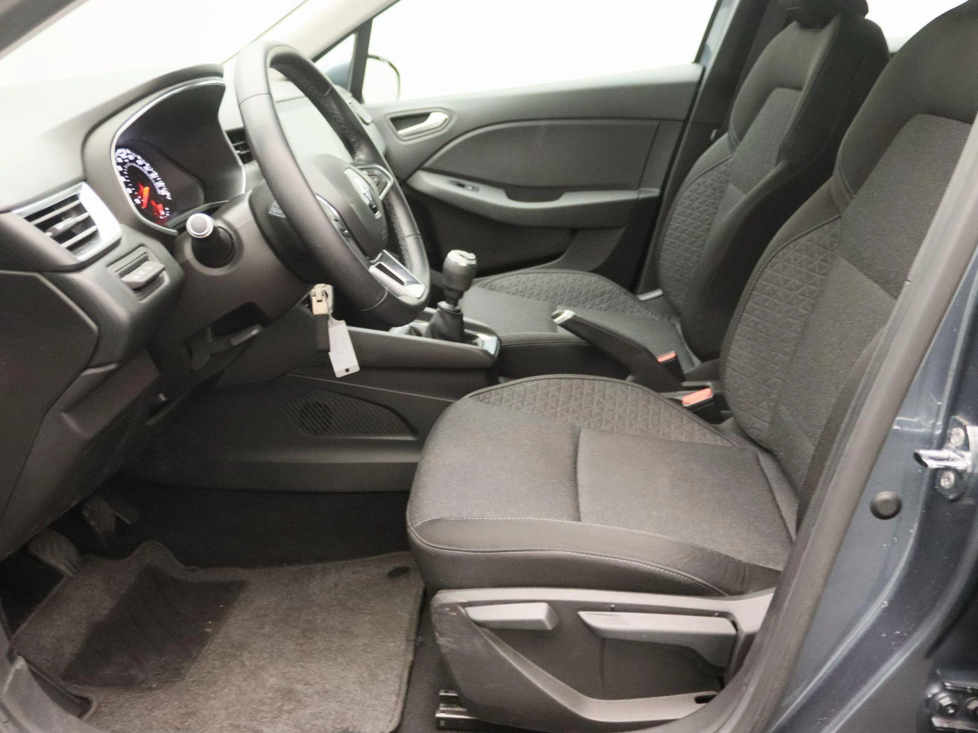 Renault-Clio-image-11