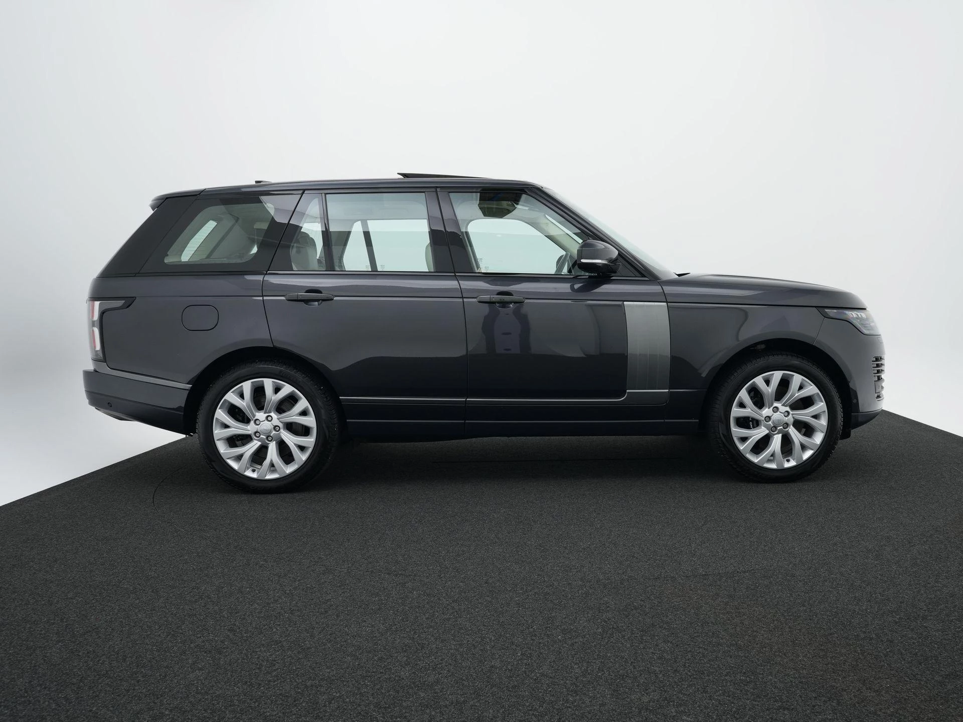 Land Rover-Range Rover-image-5