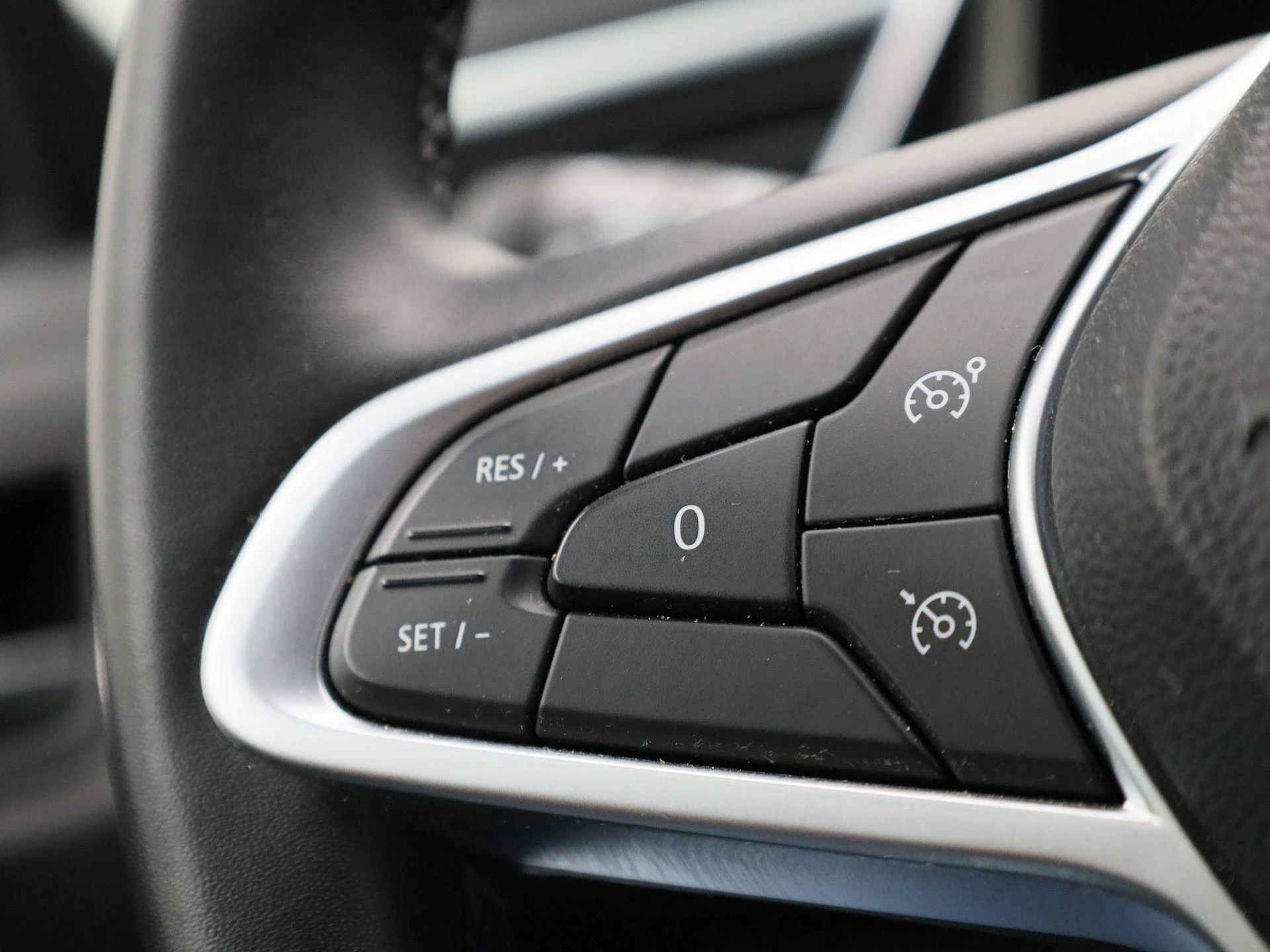 Renault-Clio-image-17
