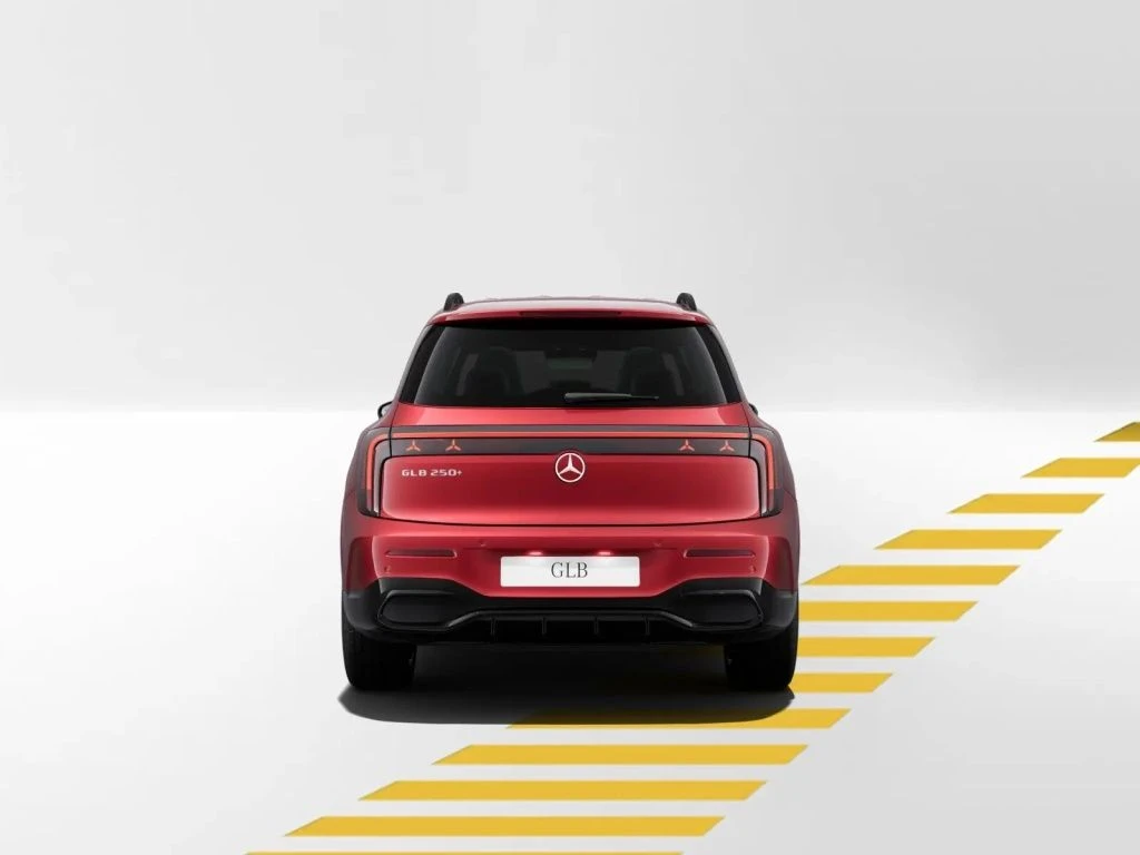 Mercedes-Benz-GLB 250+-image-4