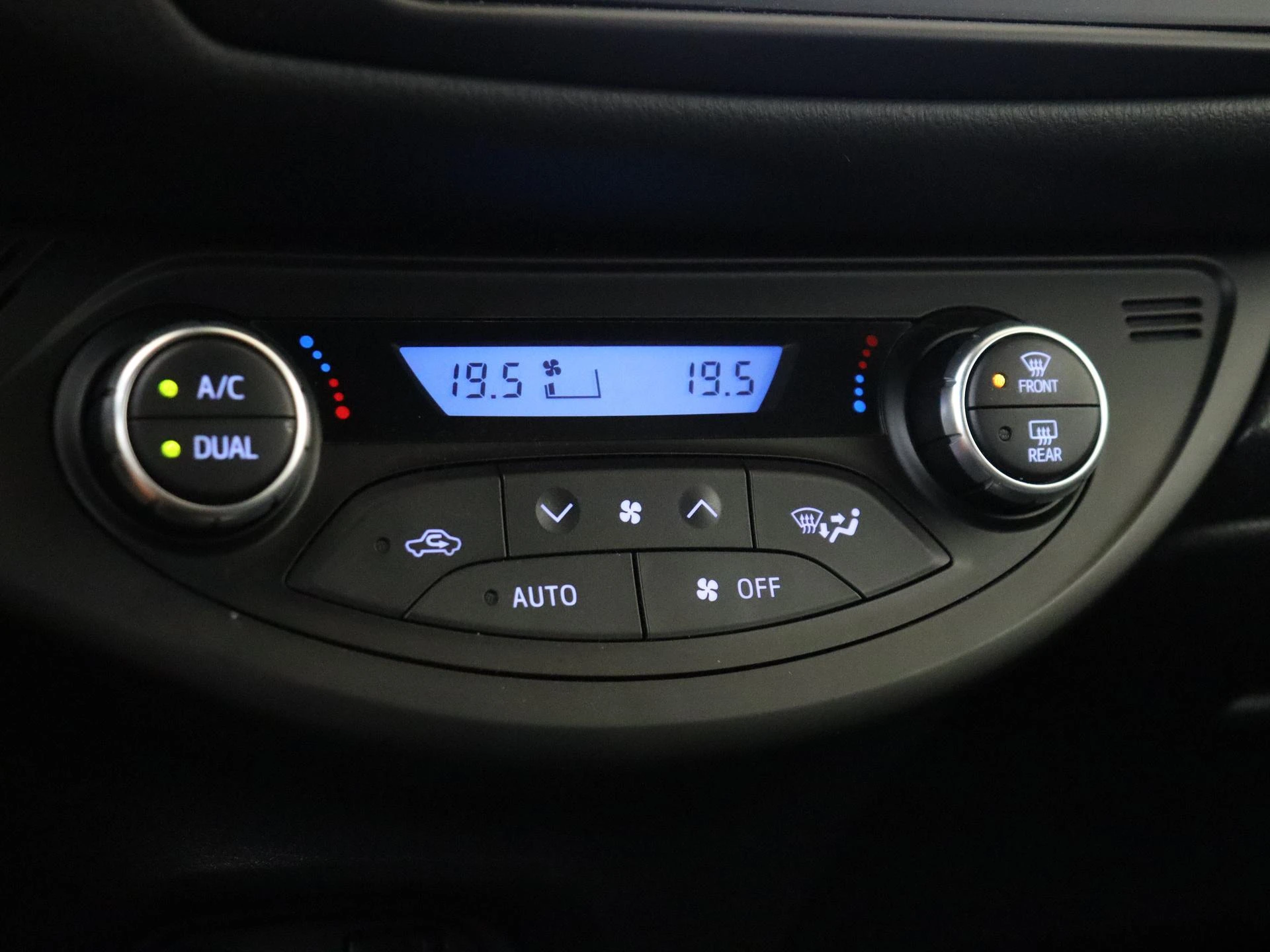 Toyota-Yaris-image-18