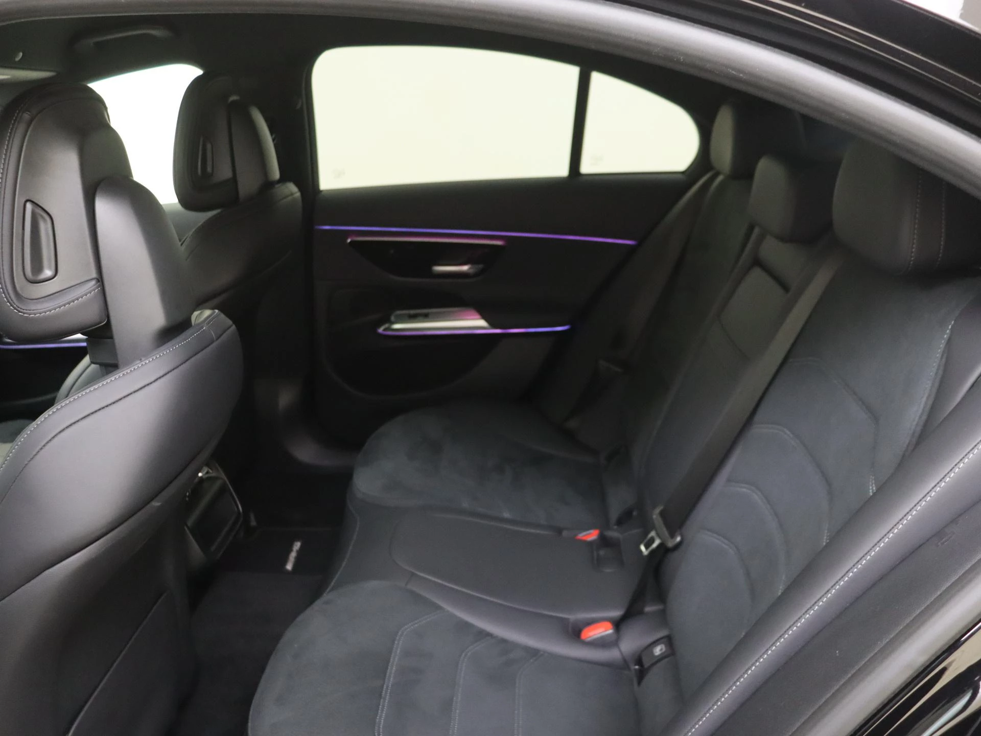 Mercedes-Benz-E-Klasse-image-11