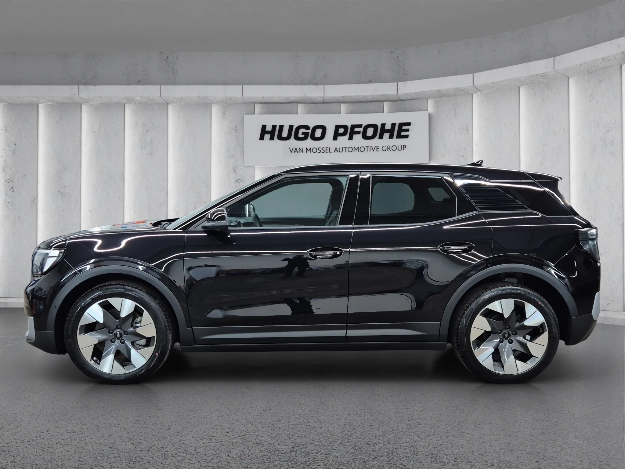 Ford Explorer BEV Premium SUV 77 kWh Elektromotor. 1-Gang-Automatik-Getriebe. Heckantrieb