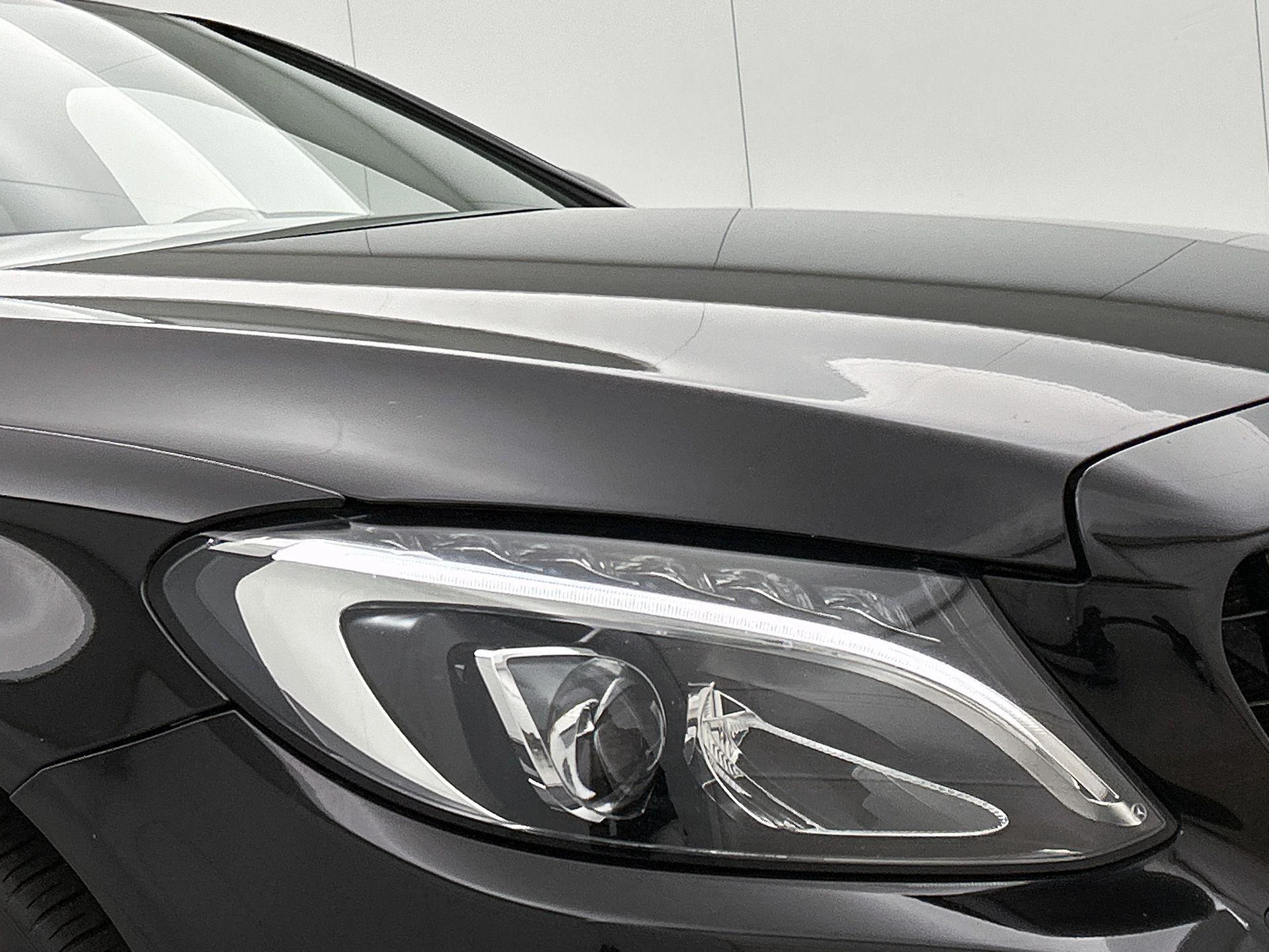 Mercedes-Benz-C-Klasse-image-25