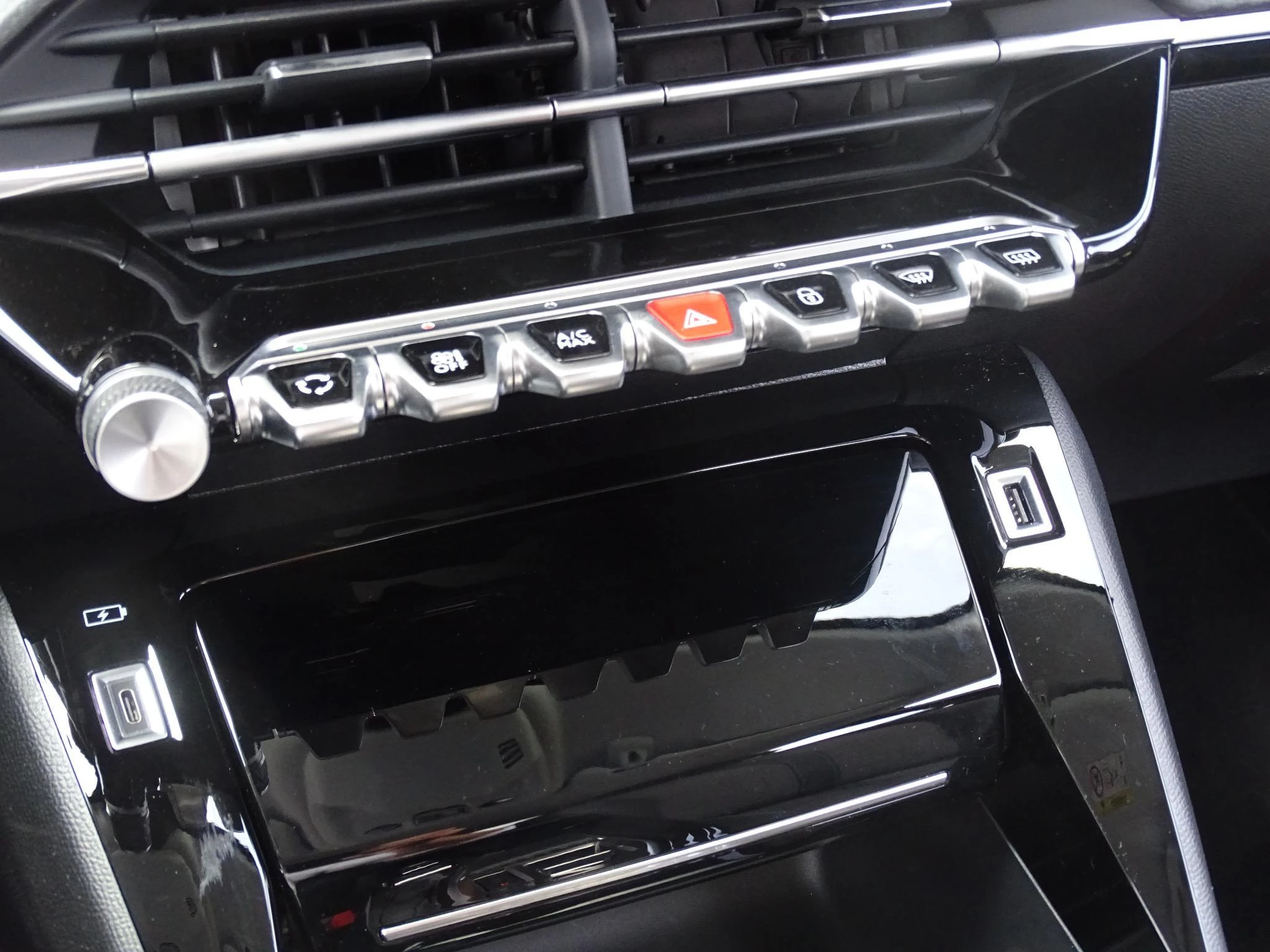 Peugeot-208-image-21